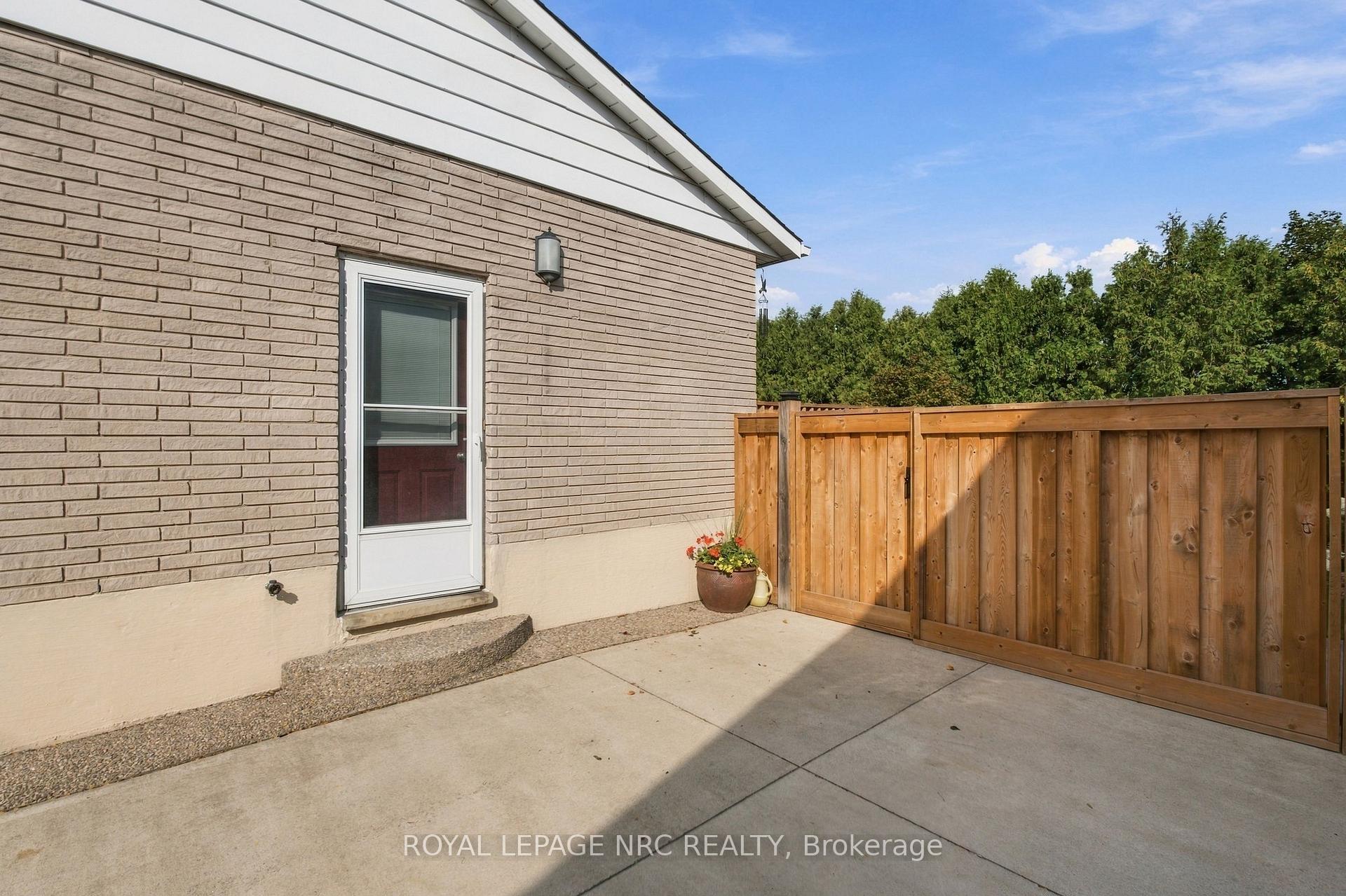 Photo 23 of 37 Viking Drive, Grimsby, Grimsby West — HOMEH