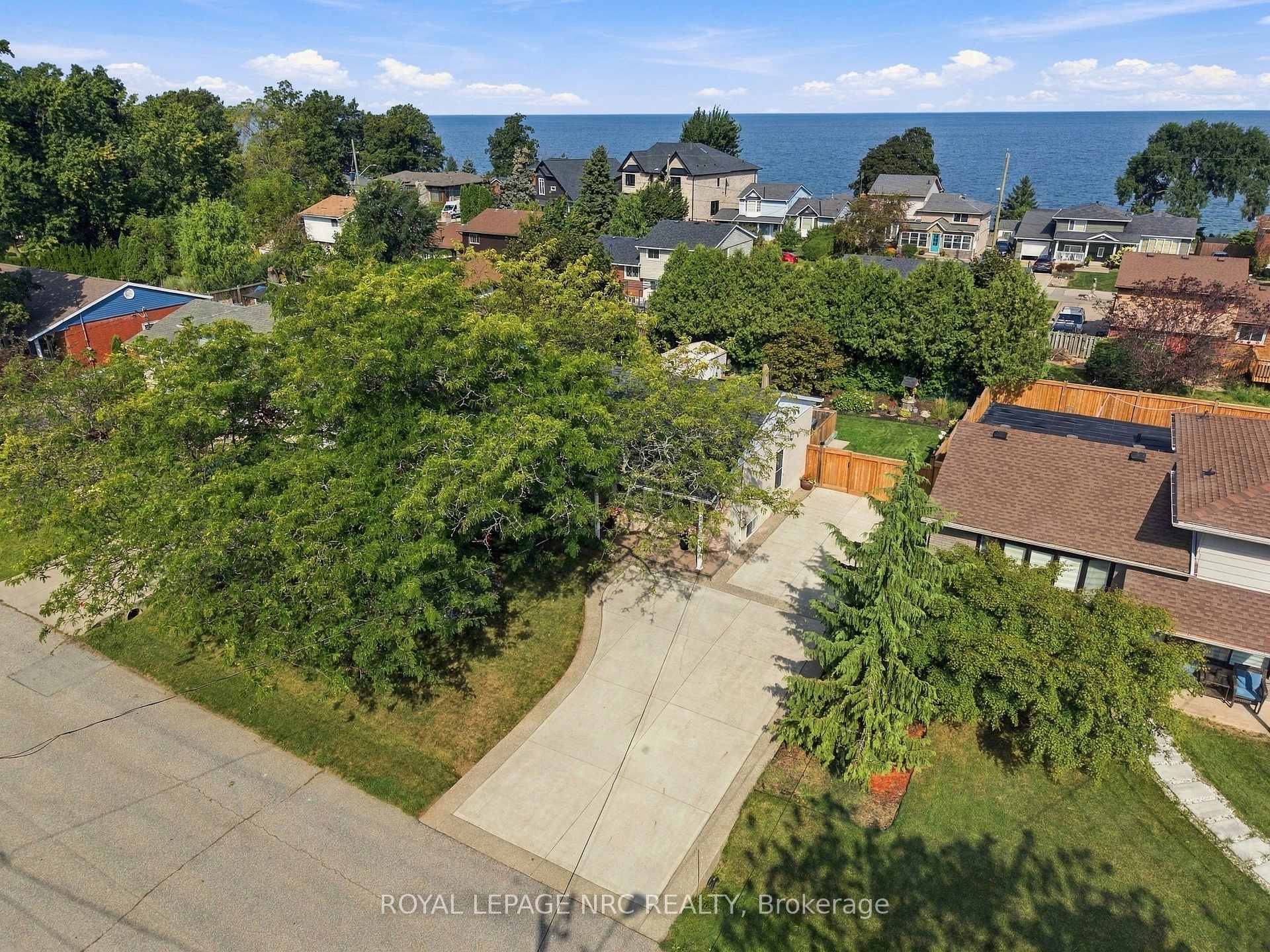 Photo 33 of 37 Viking Drive, Grimsby, Grimsby West — HOMEH