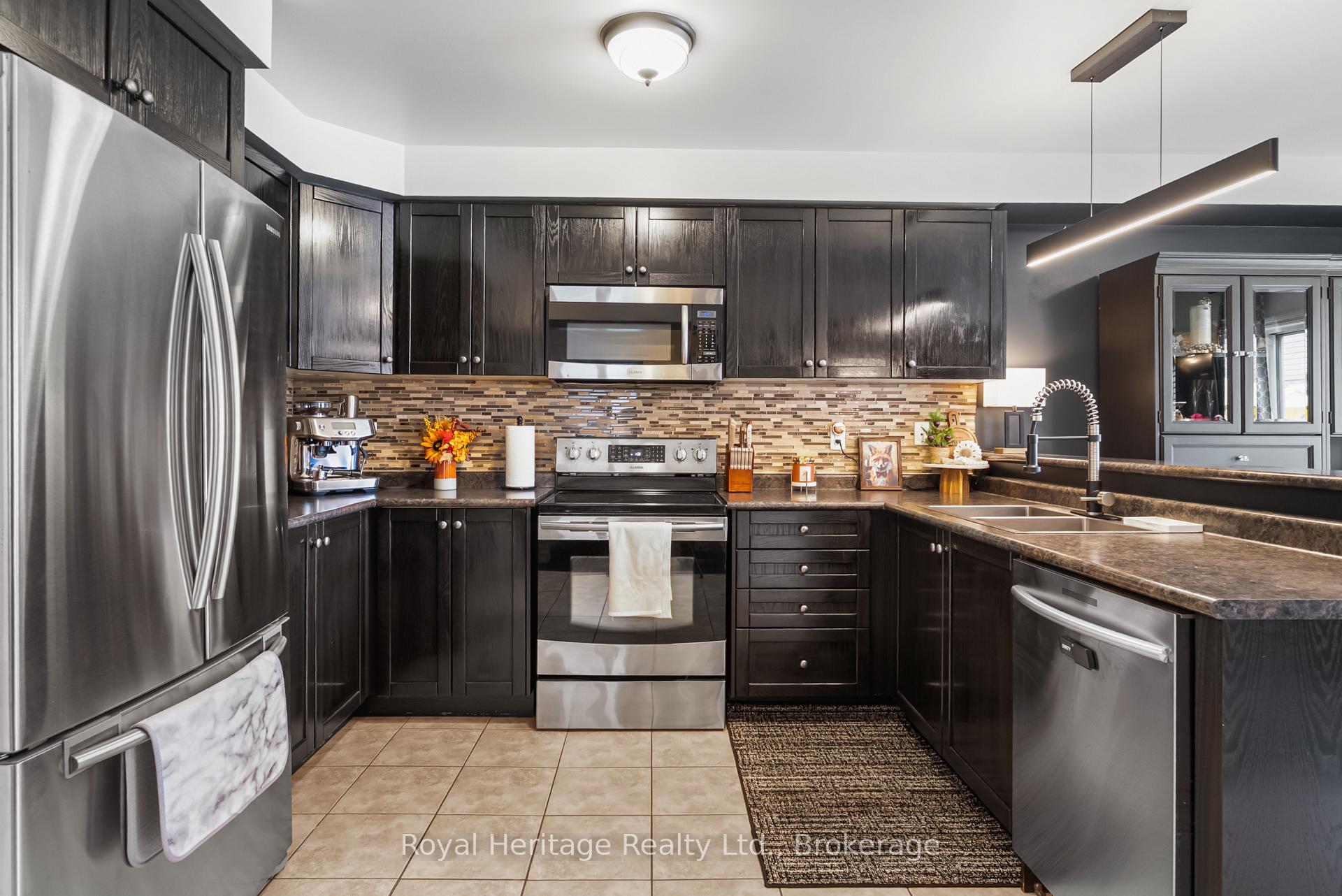 Photo 4 of 14 Tabb Avenue, Clarington, Courtice — HOMEH