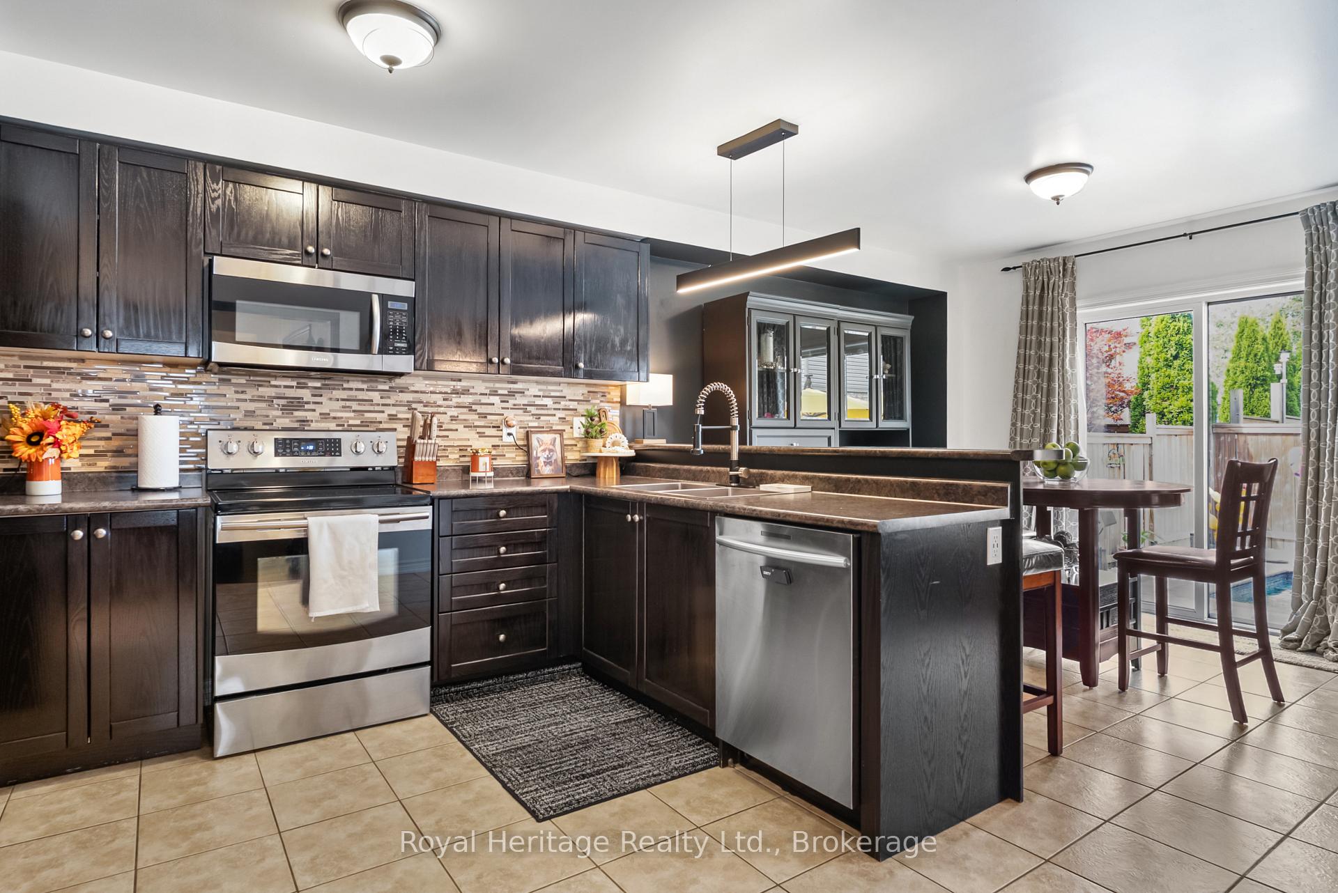 Photo 6 of 14 Tabb Avenue, Clarington, Courtice — HOMEH