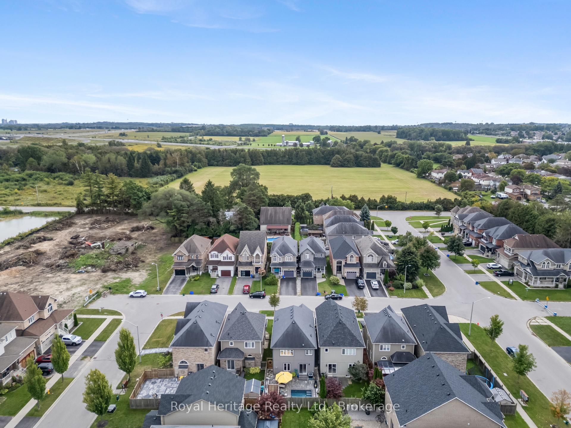 Photo 13 of 14 Tabb Avenue, Clarington, Courtice — HOMEH
