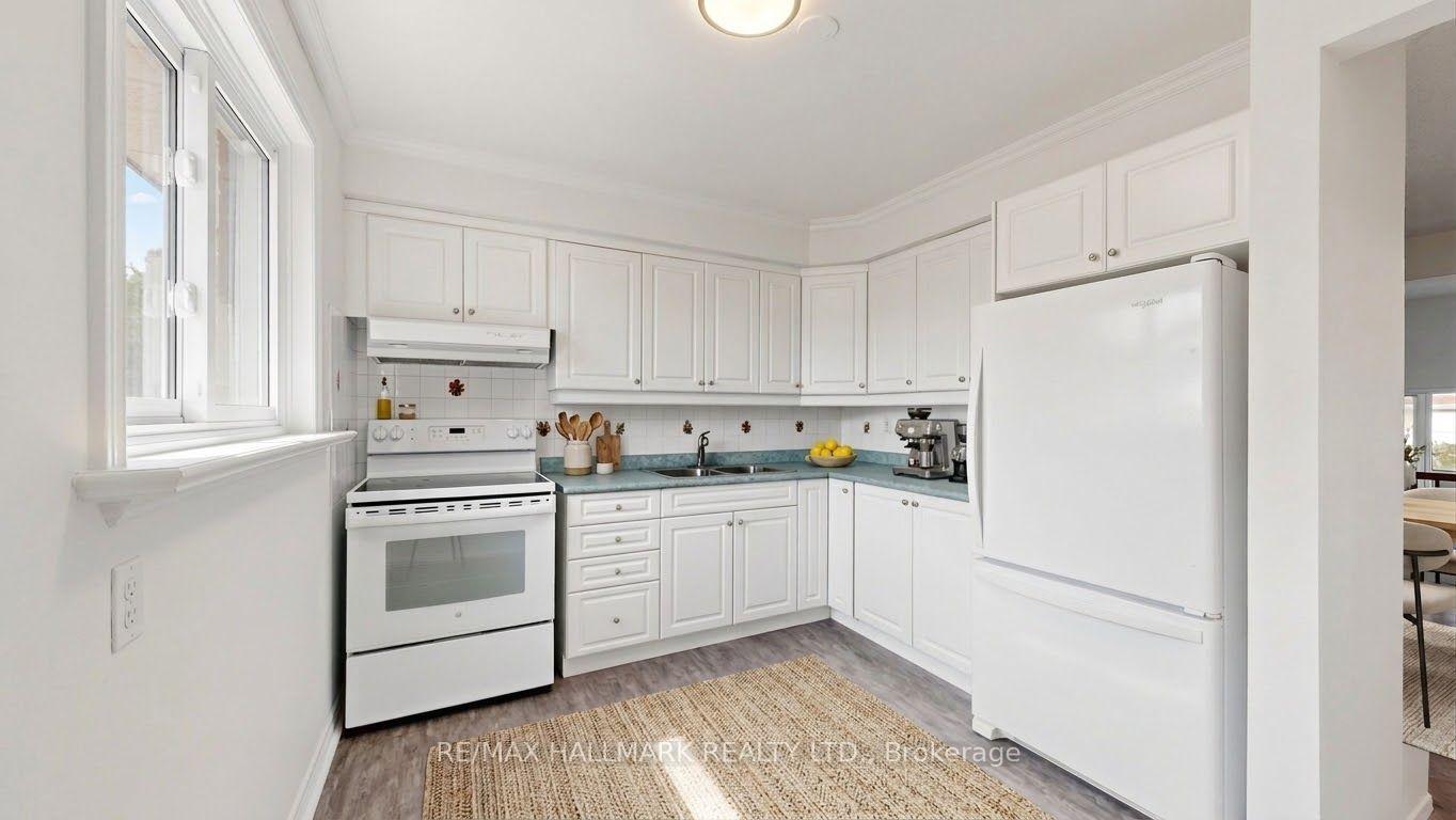 Photo 5 of Unit 7, 144 Henderson Avenue, Markham, Thornhill — HOMEH