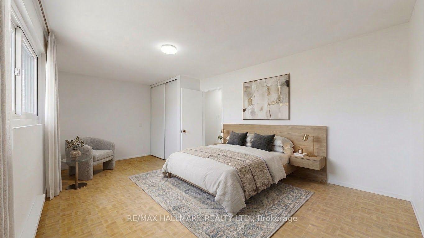 Photo 7 of Unit 7, 144 Henderson Avenue, Markham, Thornhill — HOMEH
