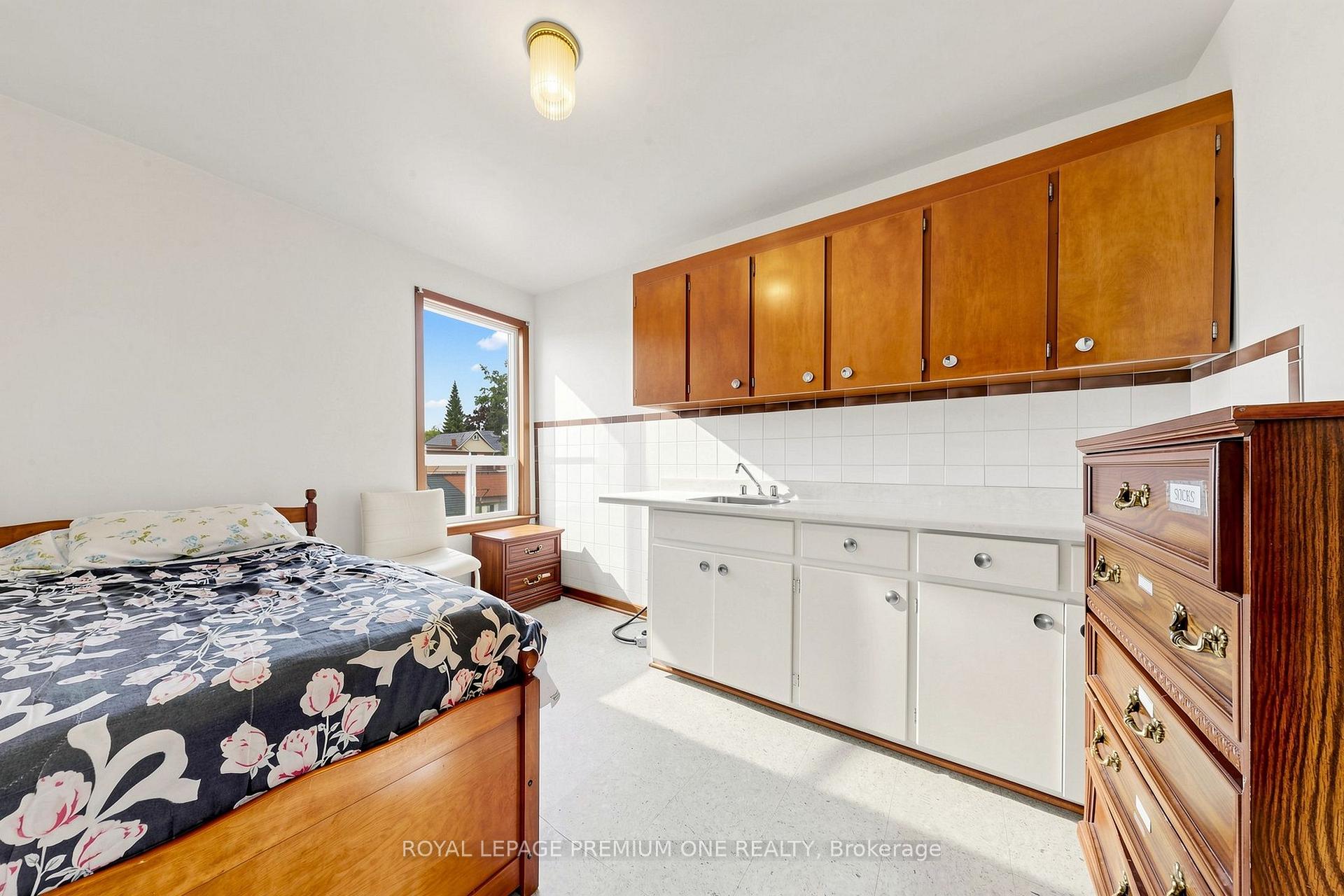 Photo 10 of 28 Garden Avenue, Toronto, Roncesvalles — HOMEH