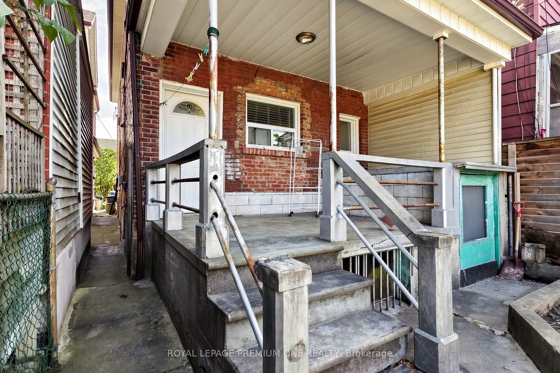 Photo 17 of 28 Garden Avenue, Toronto, Roncesvalles — HOMEH