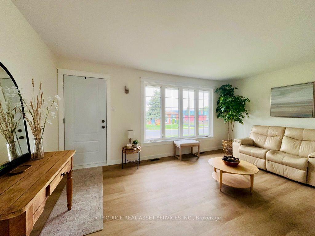 Photo 4 of 700 University Street, Timmins, TNW - Upper Melrose — HOMEH