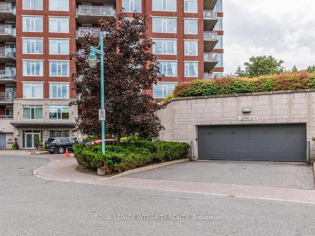 Photo 2 of 136 Darlington Private, Ottawa, Hunt Club/Western Community — HOMEH