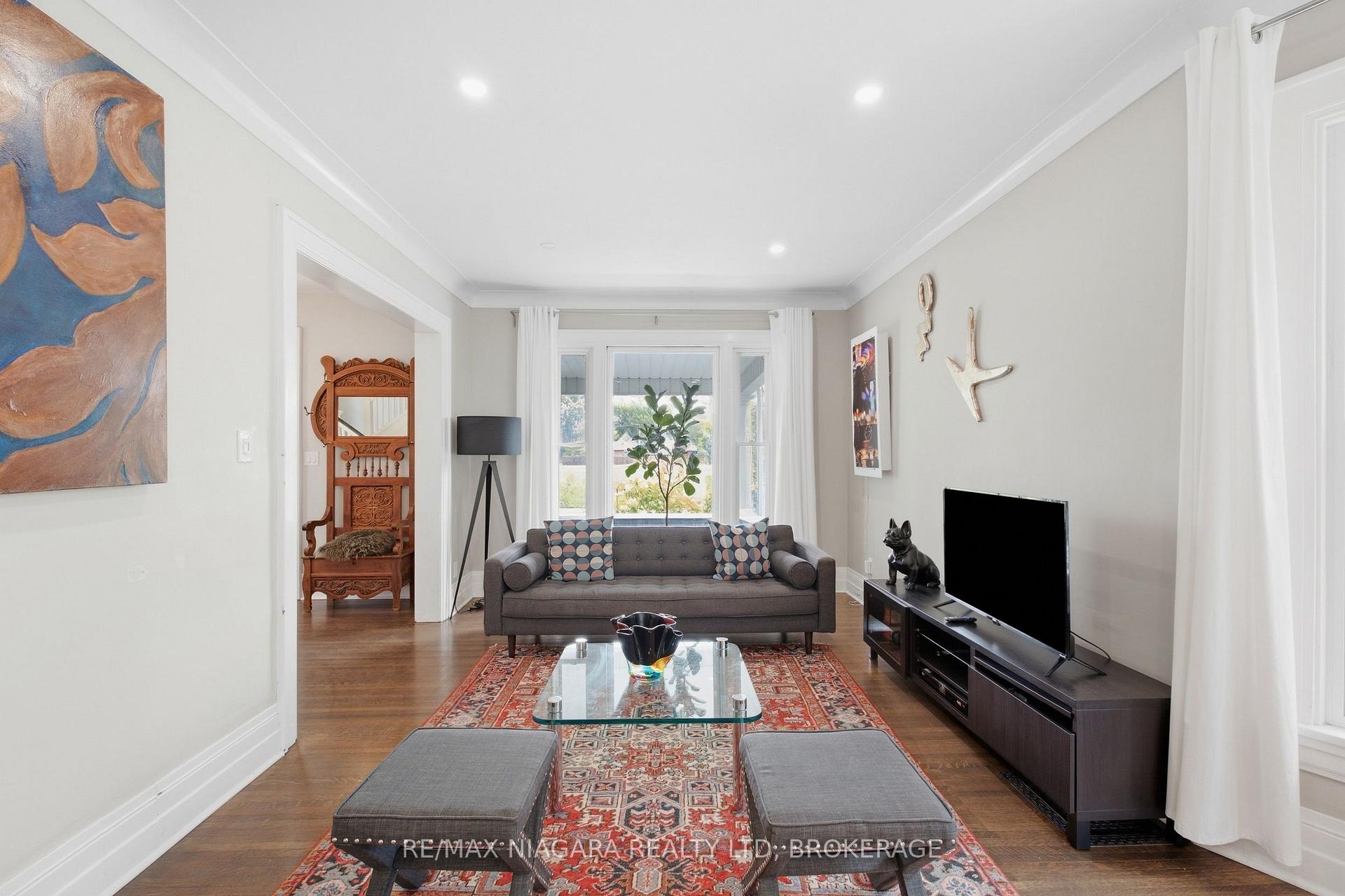 Photo 6 of 4895 Crysler Avenue, Niagara Falls, Downtown — HOMEH