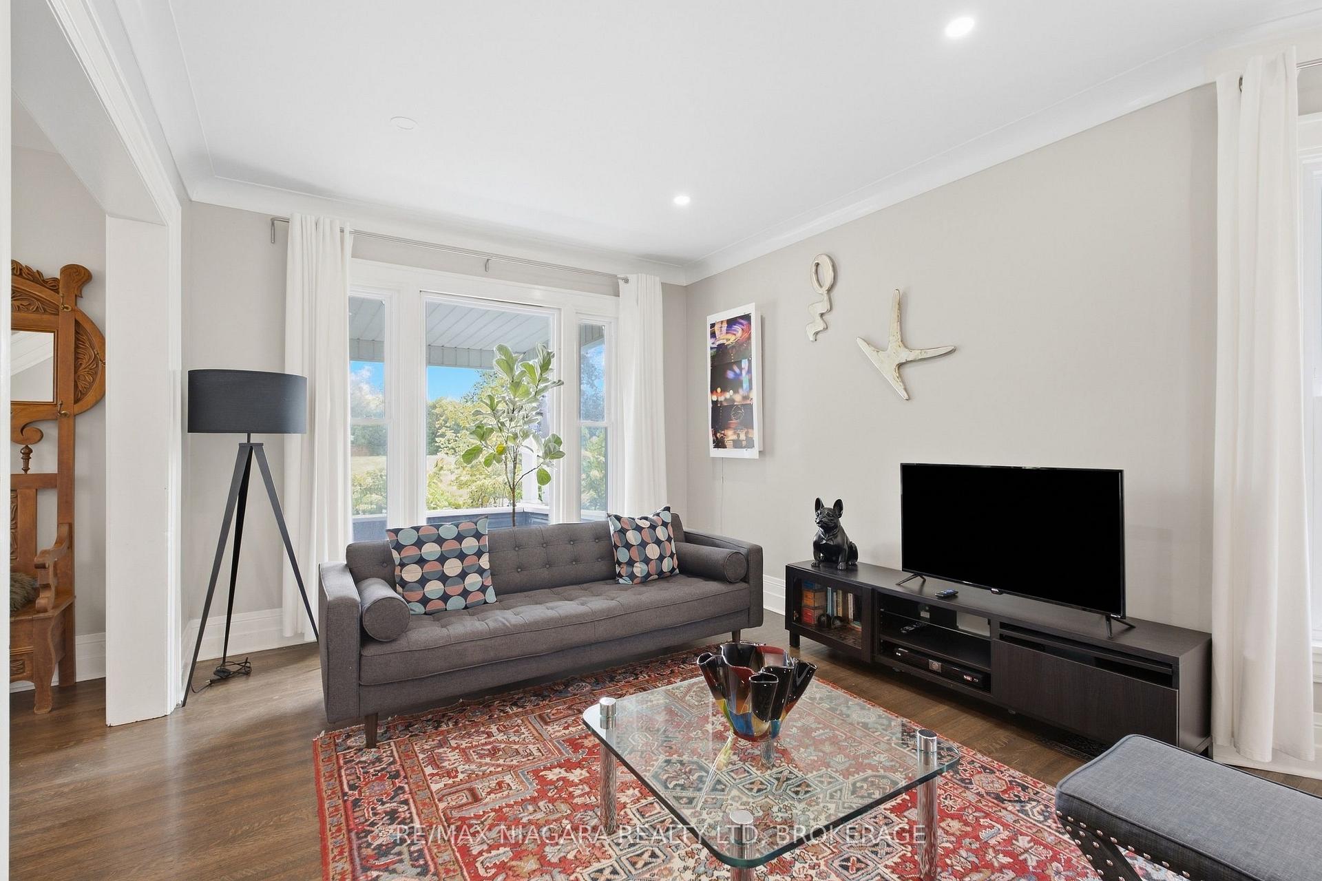 Photo 7 of 4895 Crysler Avenue, Niagara Falls, Downtown — HOMEH