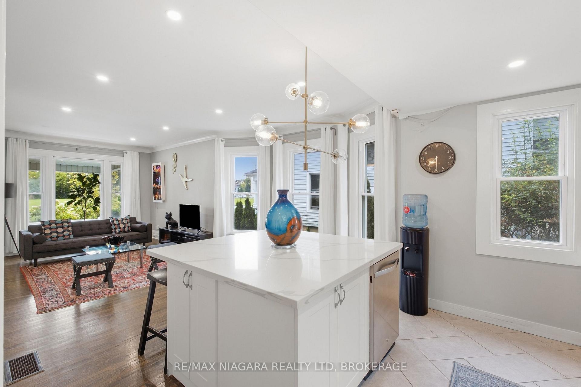 Photo 11 of 4895 Crysler Avenue, Niagara Falls, Downtown — HOMEH