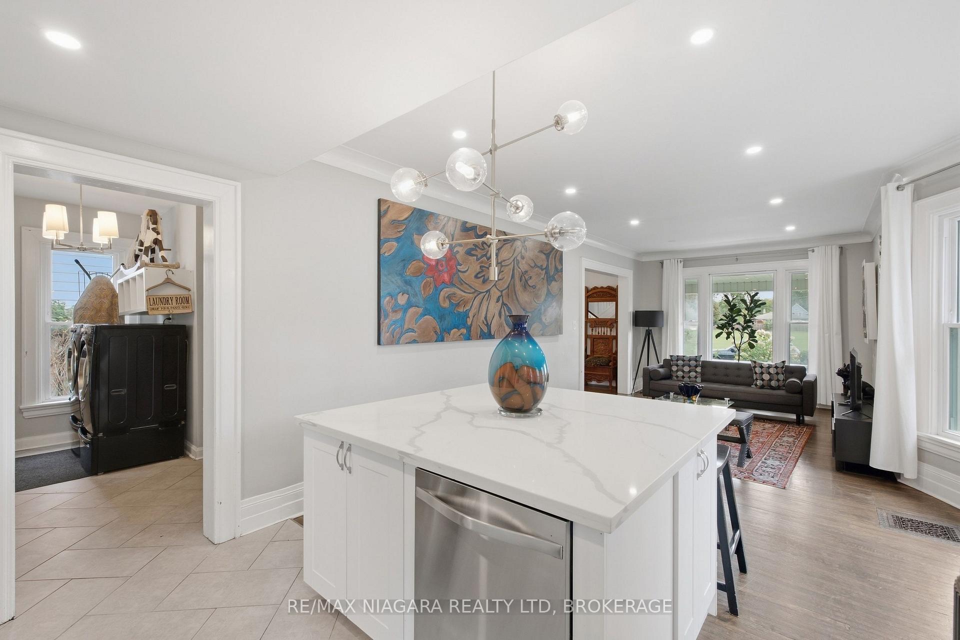 Photo 12 of 4895 Crysler Avenue, Niagara Falls, Downtown — HOMEH