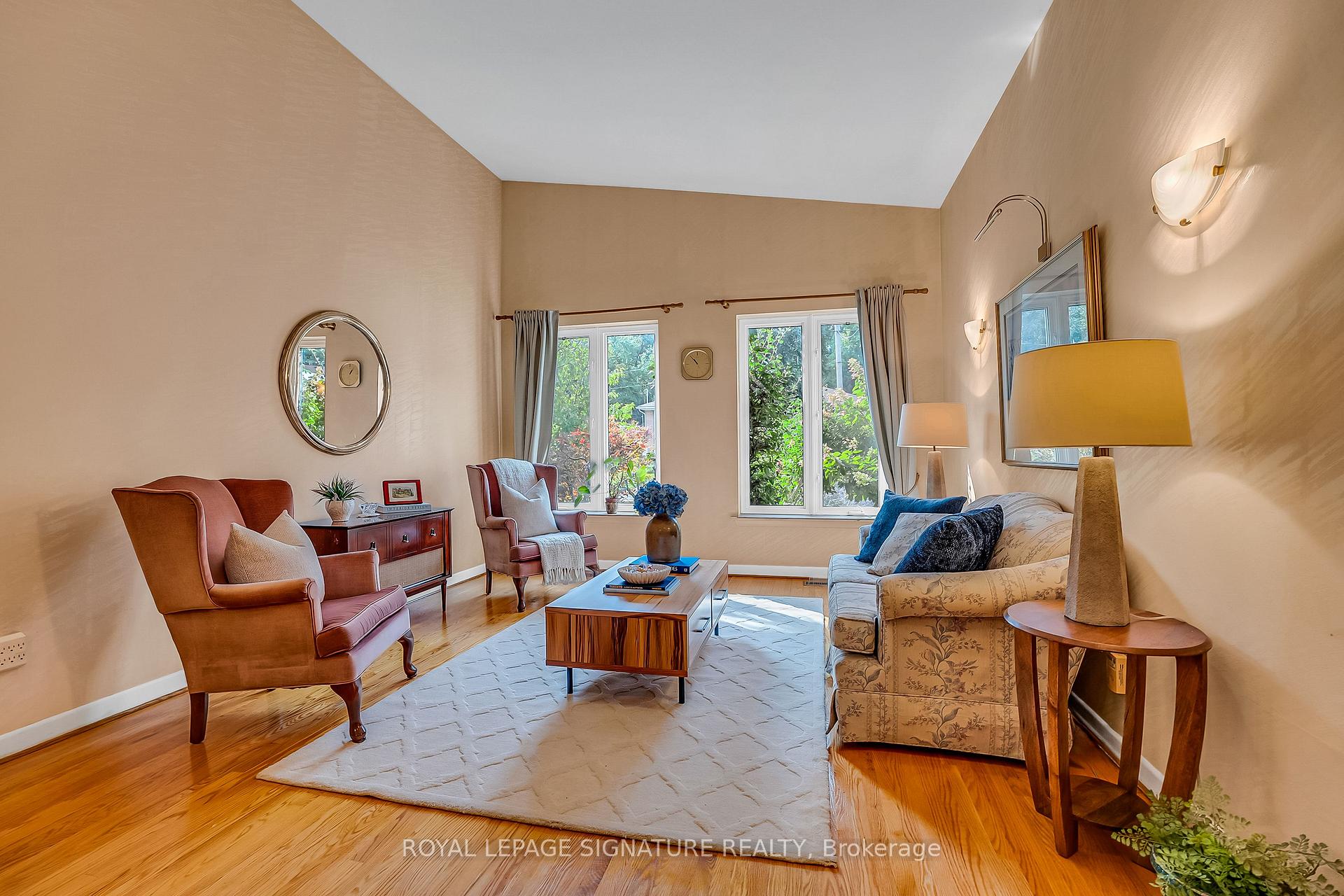 Photo 5 of 32 Northey Drive, North York, St. Andrew-Windfields — HOMEH