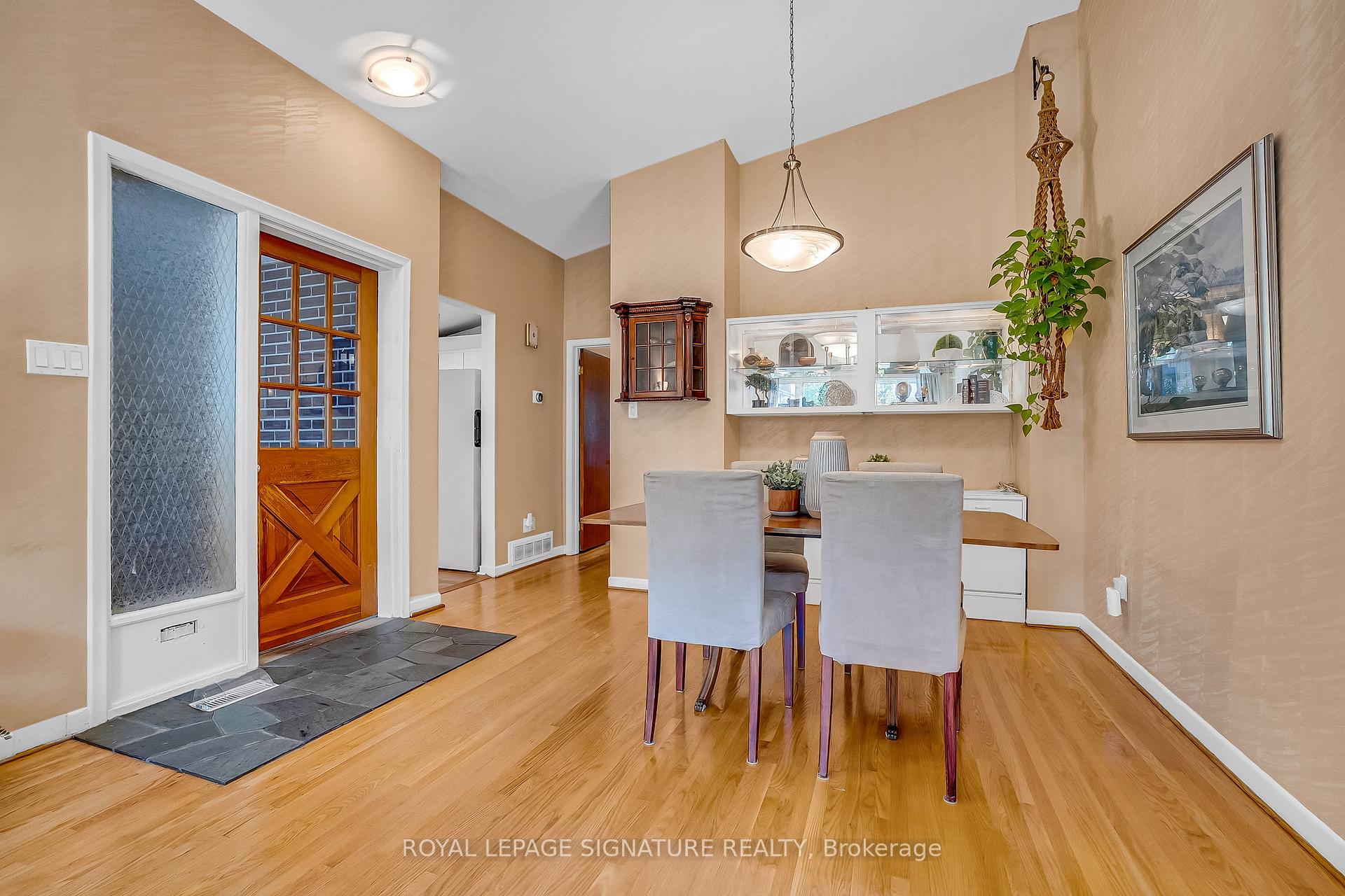 Photo 8 of 32 Northey Drive, North York, St. Andrew-Windfields — HOMEH