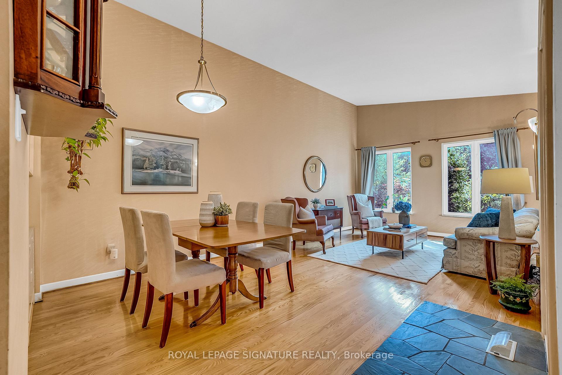 Photo 9 of 32 Northey Drive, North York, St. Andrew-Windfields — HOMEH