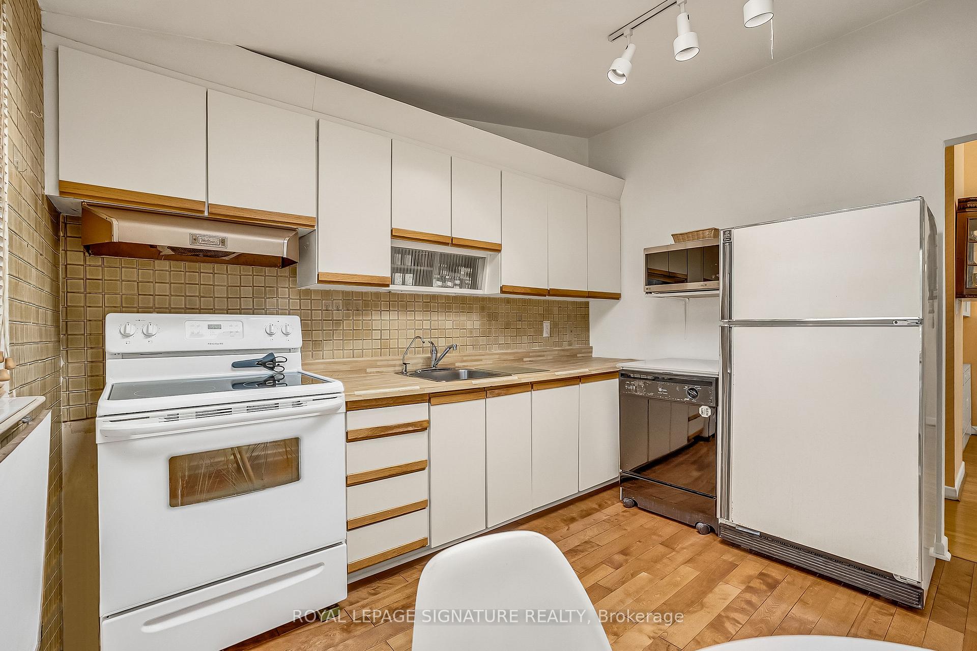 Photo 11 of 32 Northey Drive, North York, St. Andrew-Windfields — HOMEH