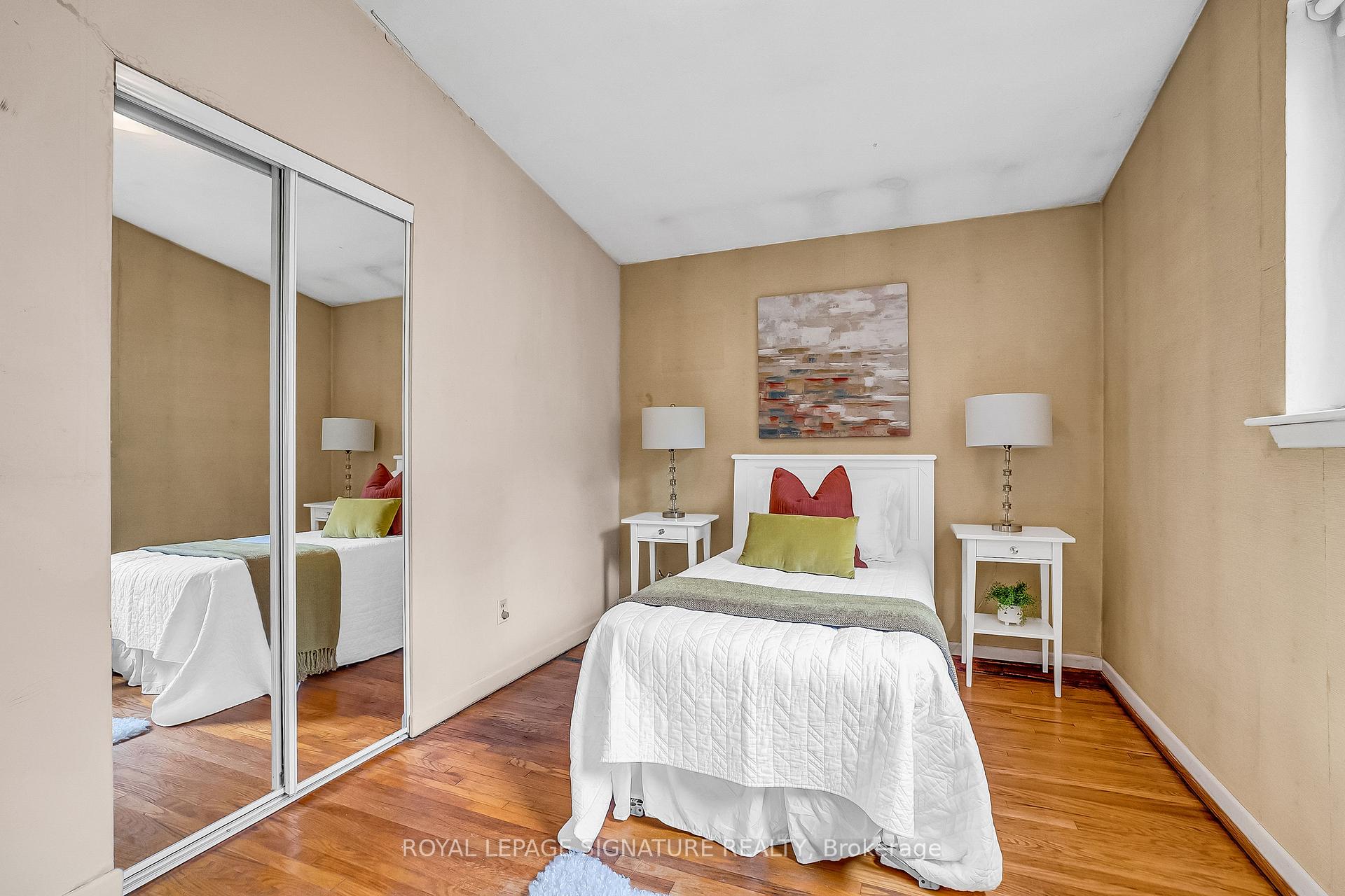 Photo 17 of 32 Northey Drive, North York, St. Andrew-Windfields — HOMEH