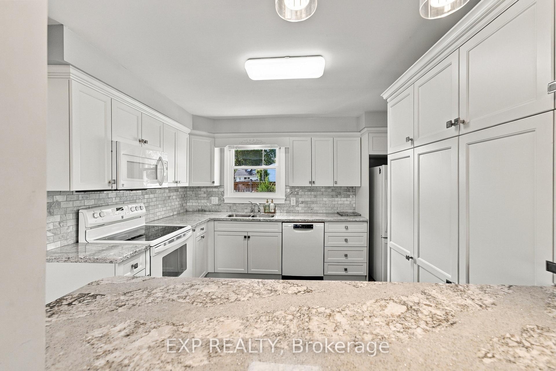 Photo 10 of 7 Roehampton Avenue, St. Catharines, Carlton/Bunting — HOMEH