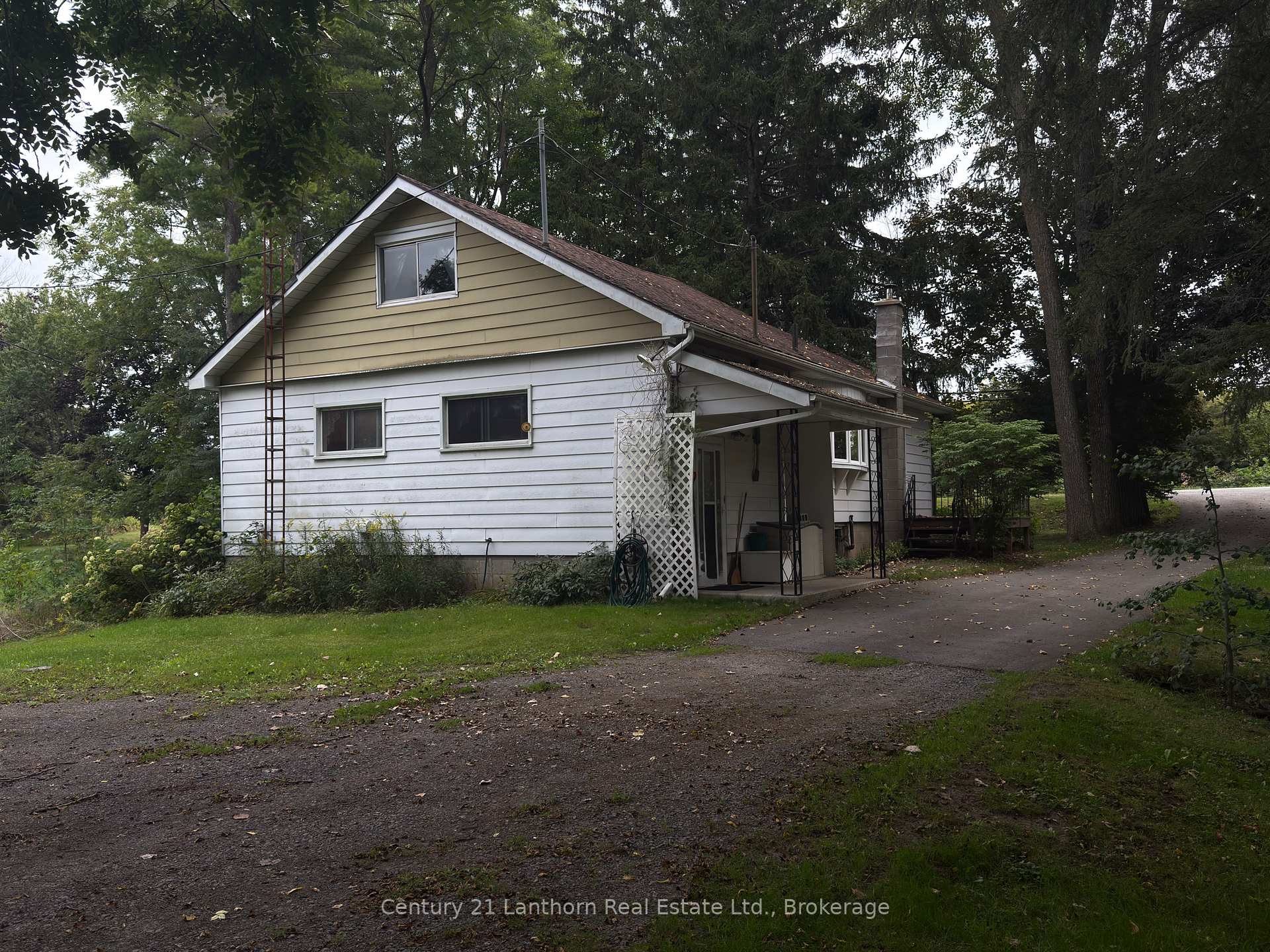 Photo 3 of 472 County Rd 10 W, Prince Edward County, Hallowell Ward — HOMEH