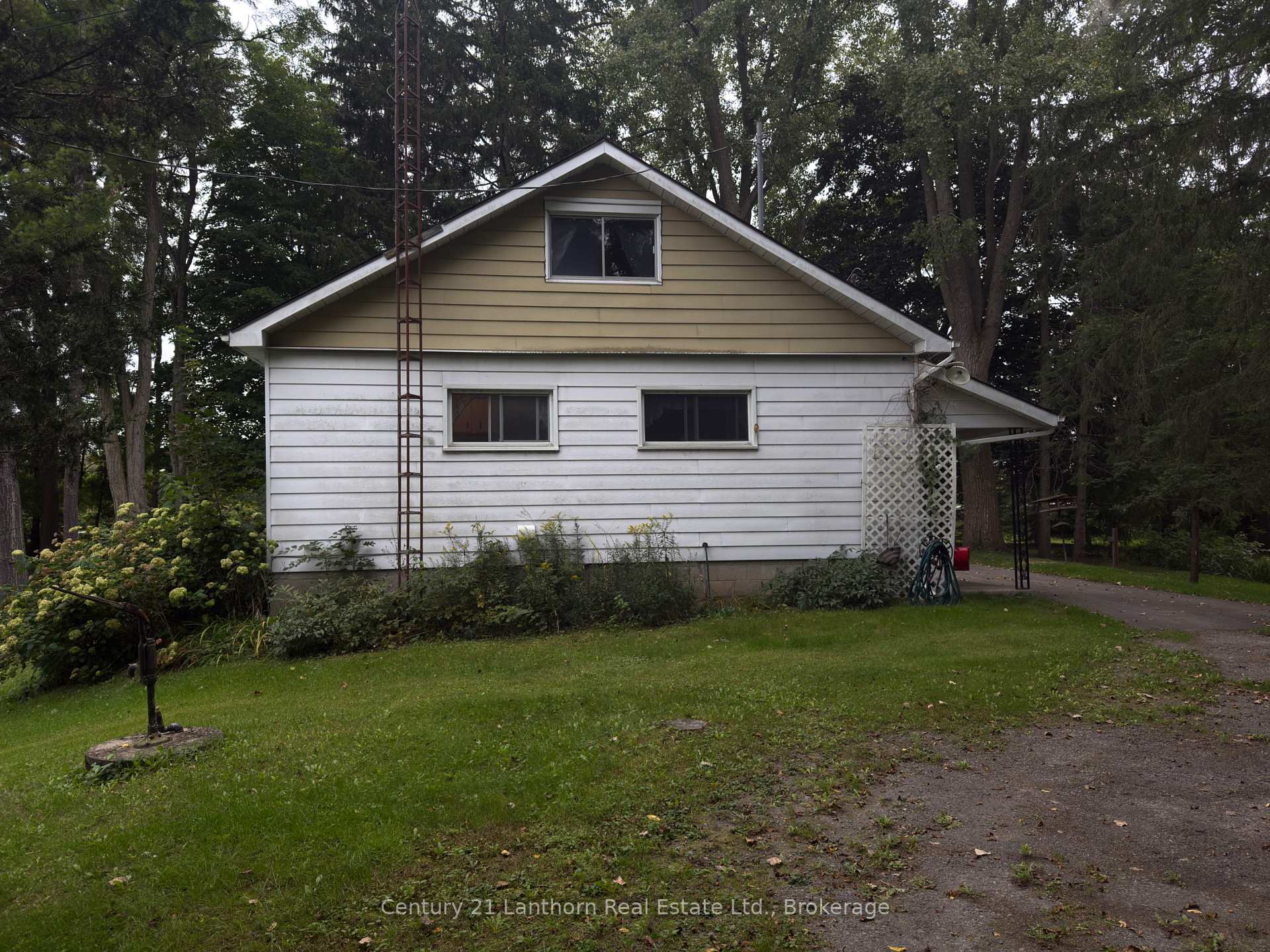 Photo 6 of 472 County Rd 10 W, Prince Edward County, Hallowell Ward — HOMEH