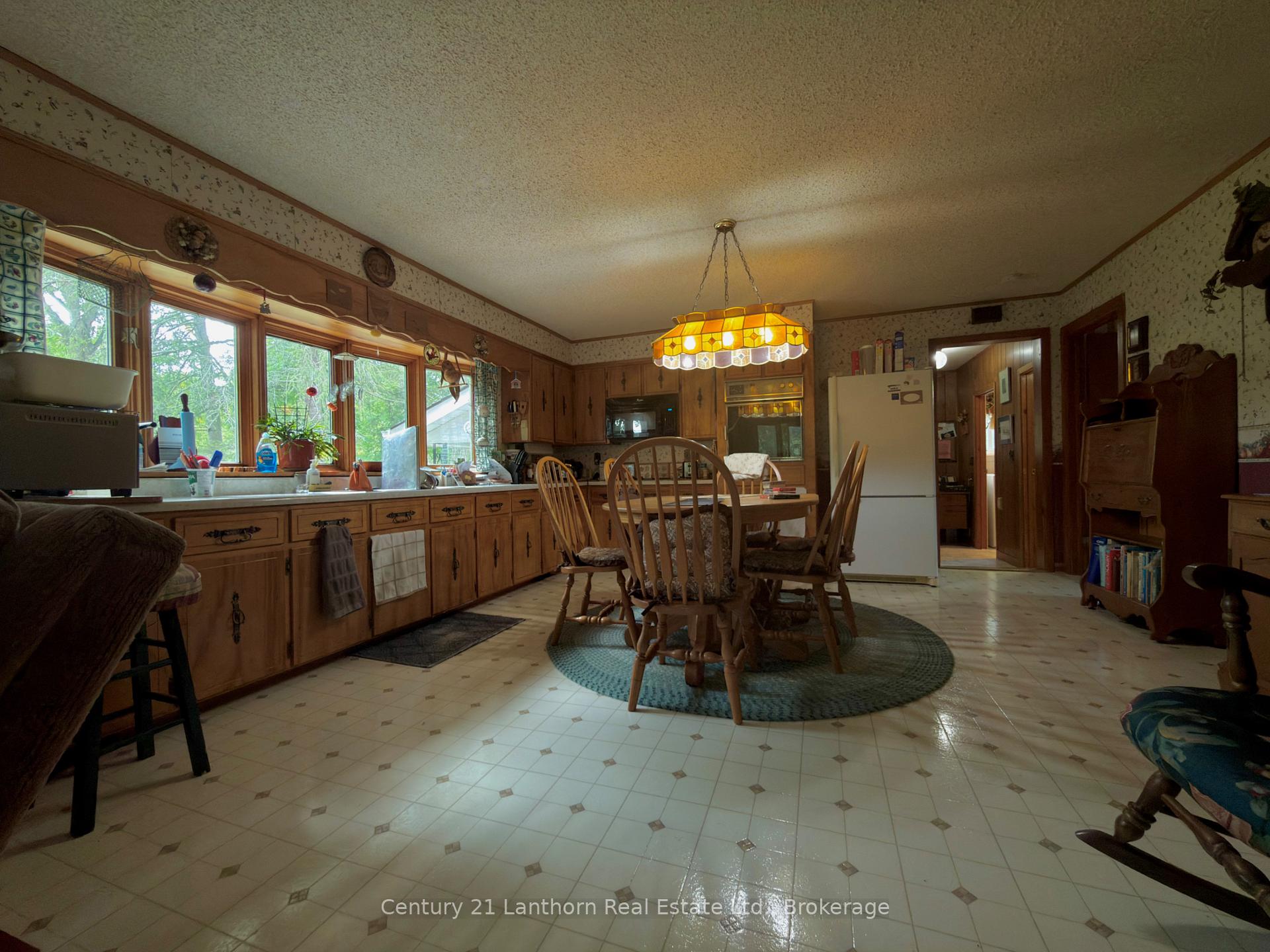 Photo 7 of 472 County Rd 10 W, Prince Edward County, Hallowell Ward — HOMEH