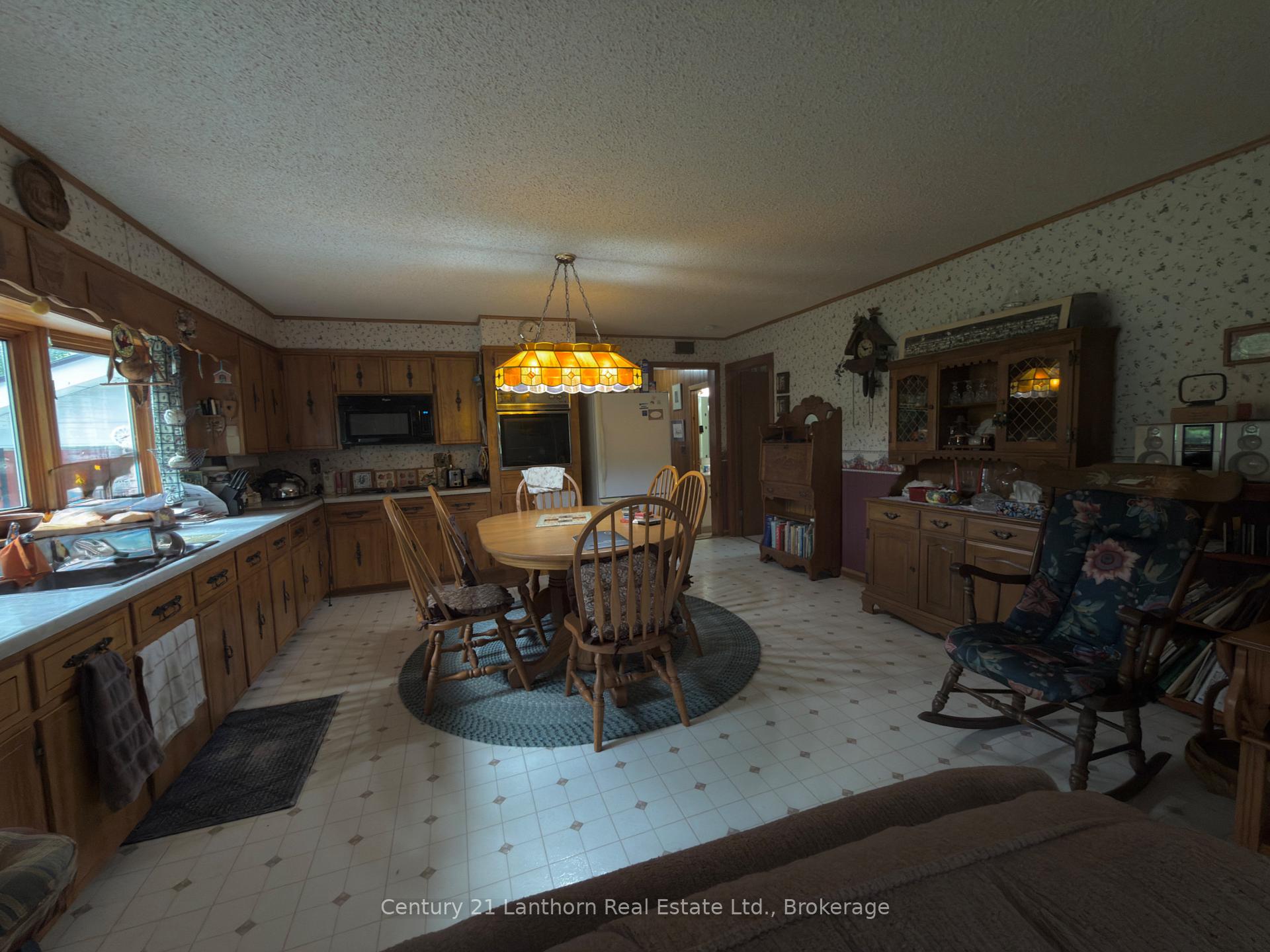 Photo 8 of 472 County Rd 10 W, Prince Edward County, Hallowell Ward — HOMEH