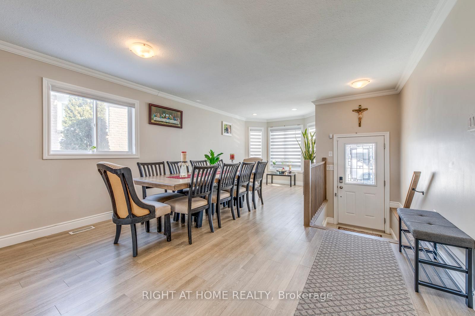 Photo 5 of 30 Brighton Road, Barrie, Georgian Drive — HOMEH