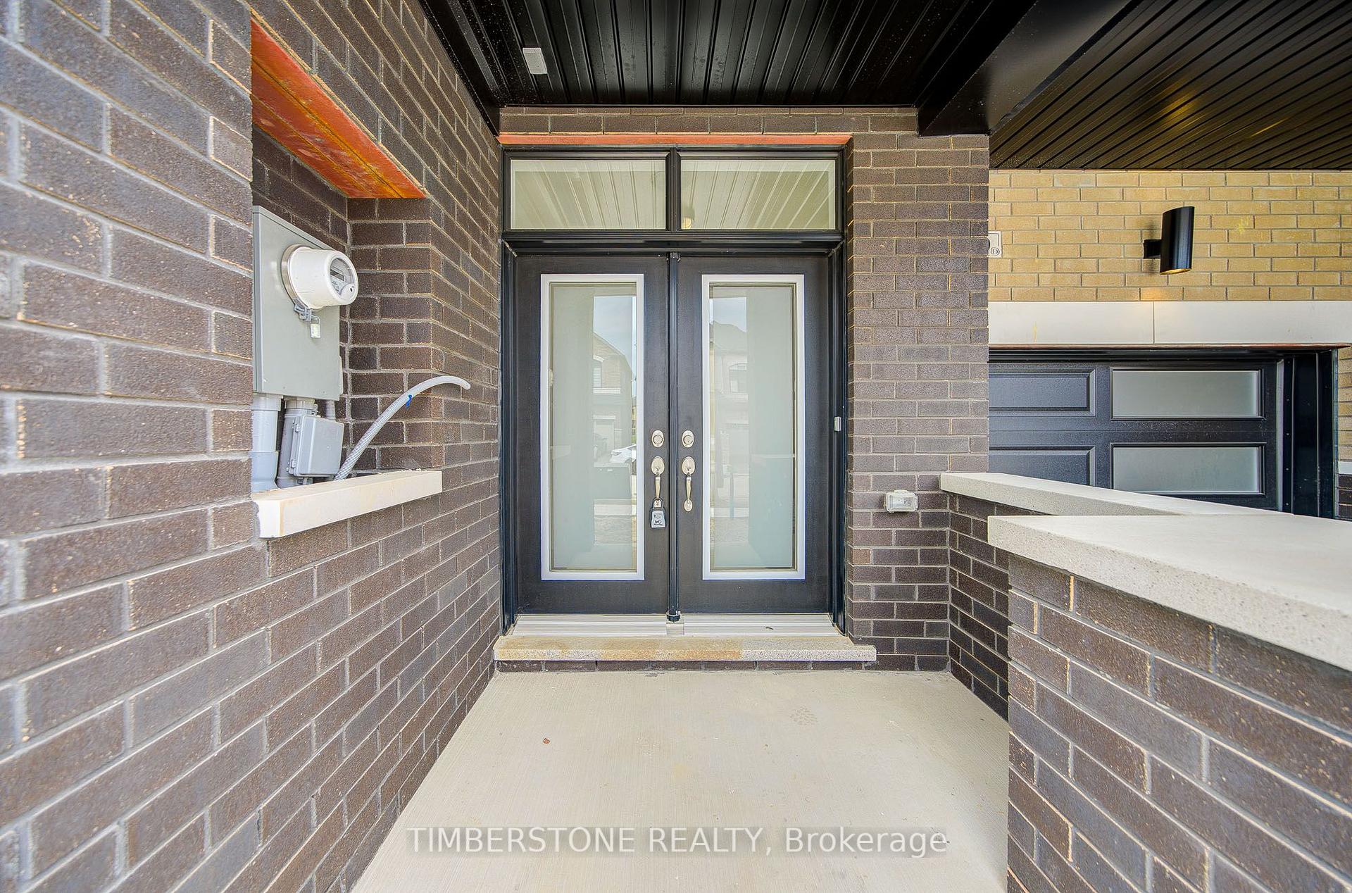 Photo 2 of 110 Arnold Circle, Brampton, Northwest Brampton — HOMEH