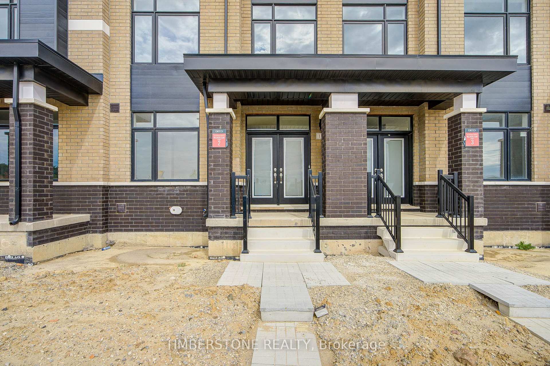 Photo 4 of 110 Arnold Circle, Brampton, Northwest Brampton — HOMEH