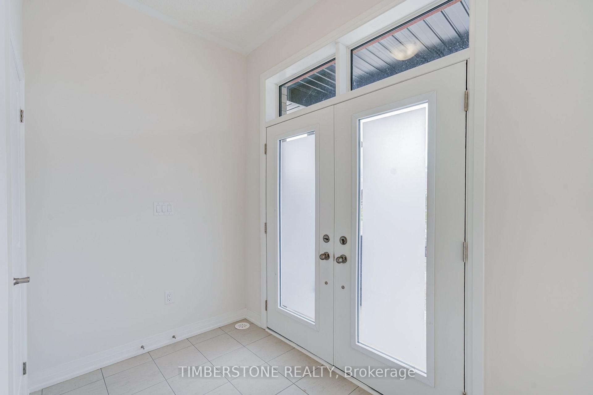 Photo 5 of 110 Arnold Circle, Brampton, Northwest Brampton — HOMEH