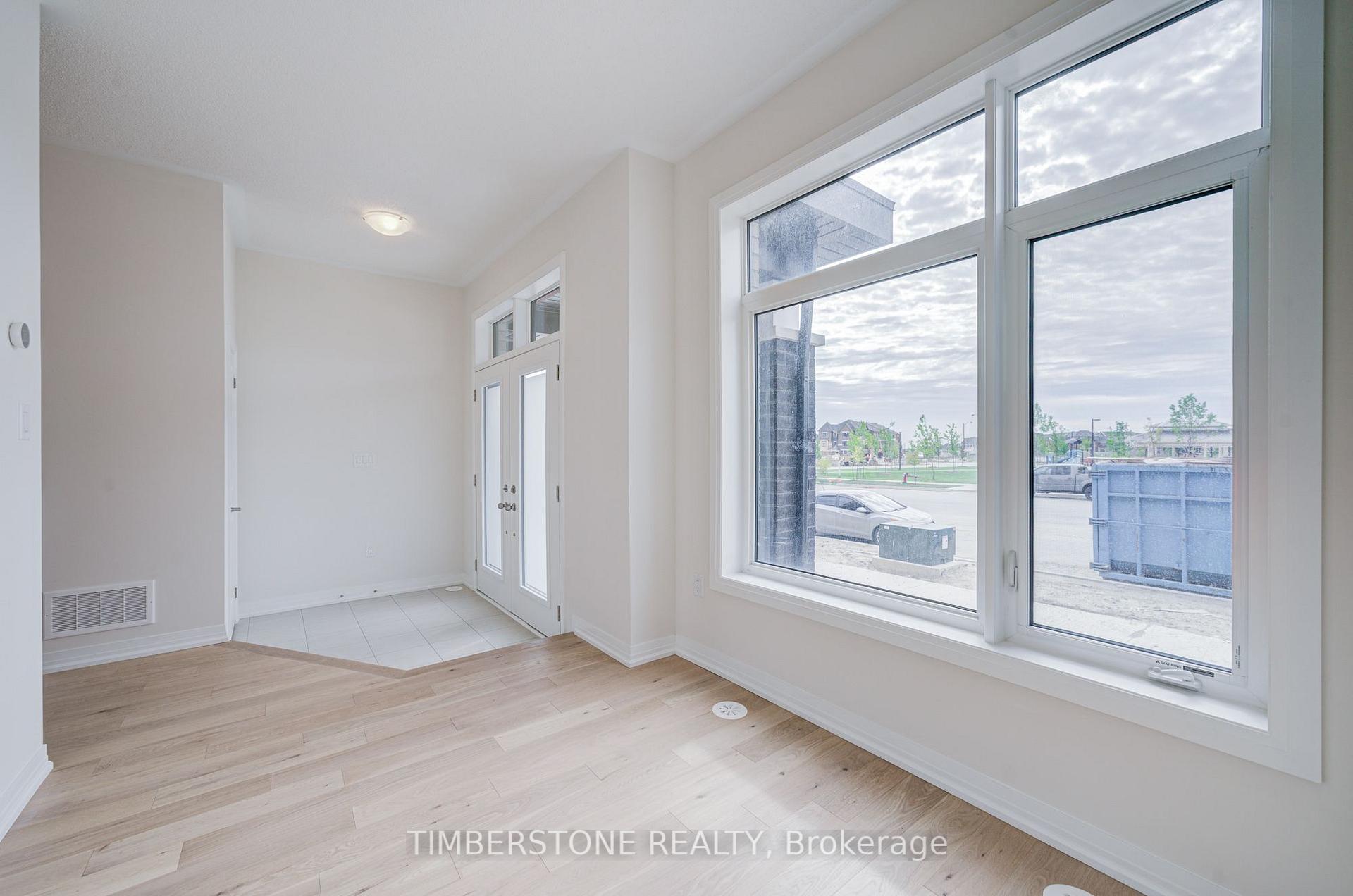 Photo 8 of 110 Arnold Circle, Brampton, Northwest Brampton — HOMEH