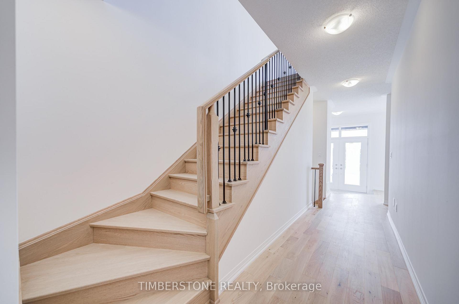 Photo 10 of 110 Arnold Circle, Brampton, Northwest Brampton — HOMEH