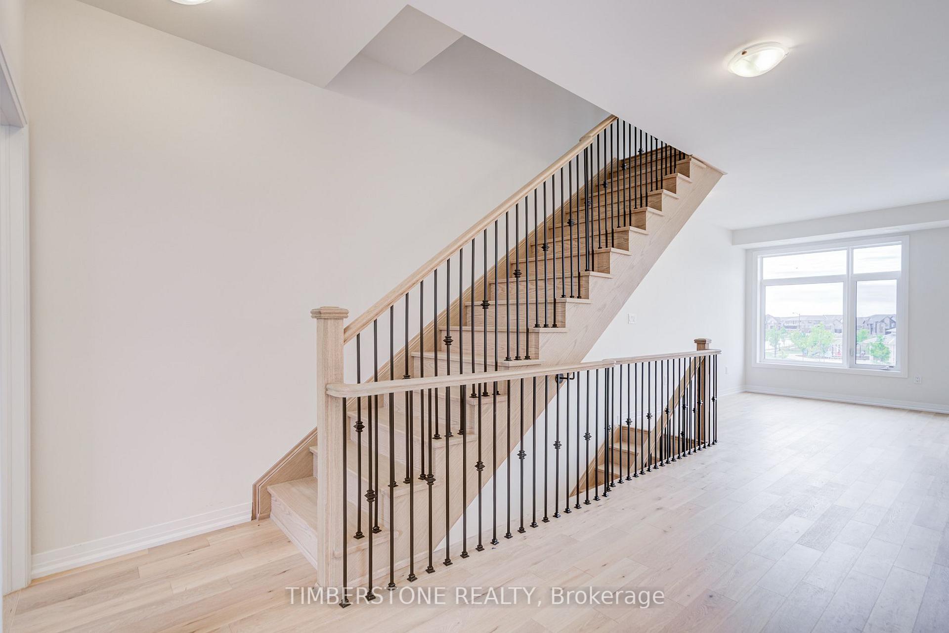 Photo 13 of 110 Arnold Circle, Brampton, Northwest Brampton — HOMEH