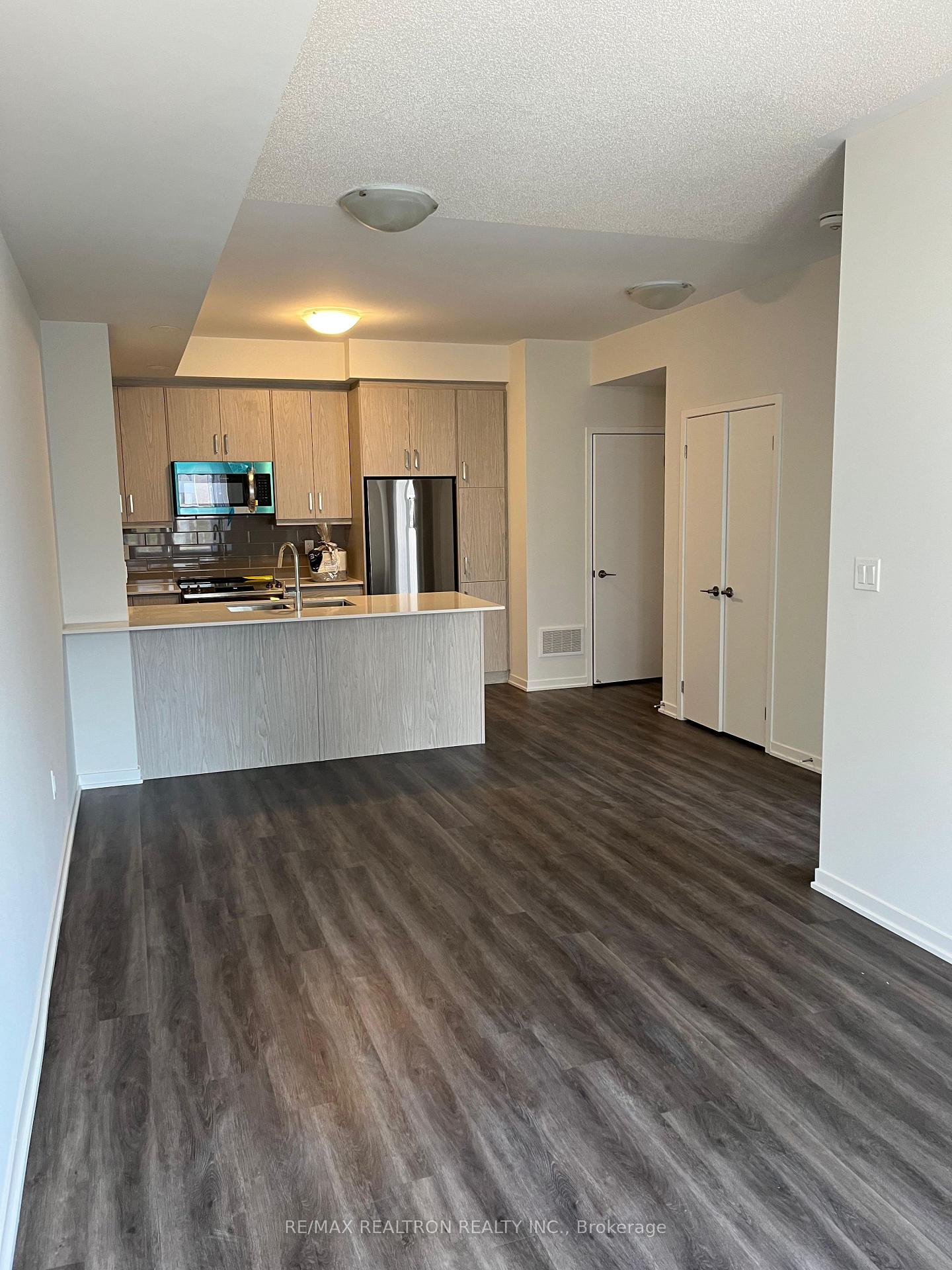 Photo 2 of Unit 306, 130 Honeycrisp Crescent, Vaughan, Vaughan Corporate Centre — HOMEH