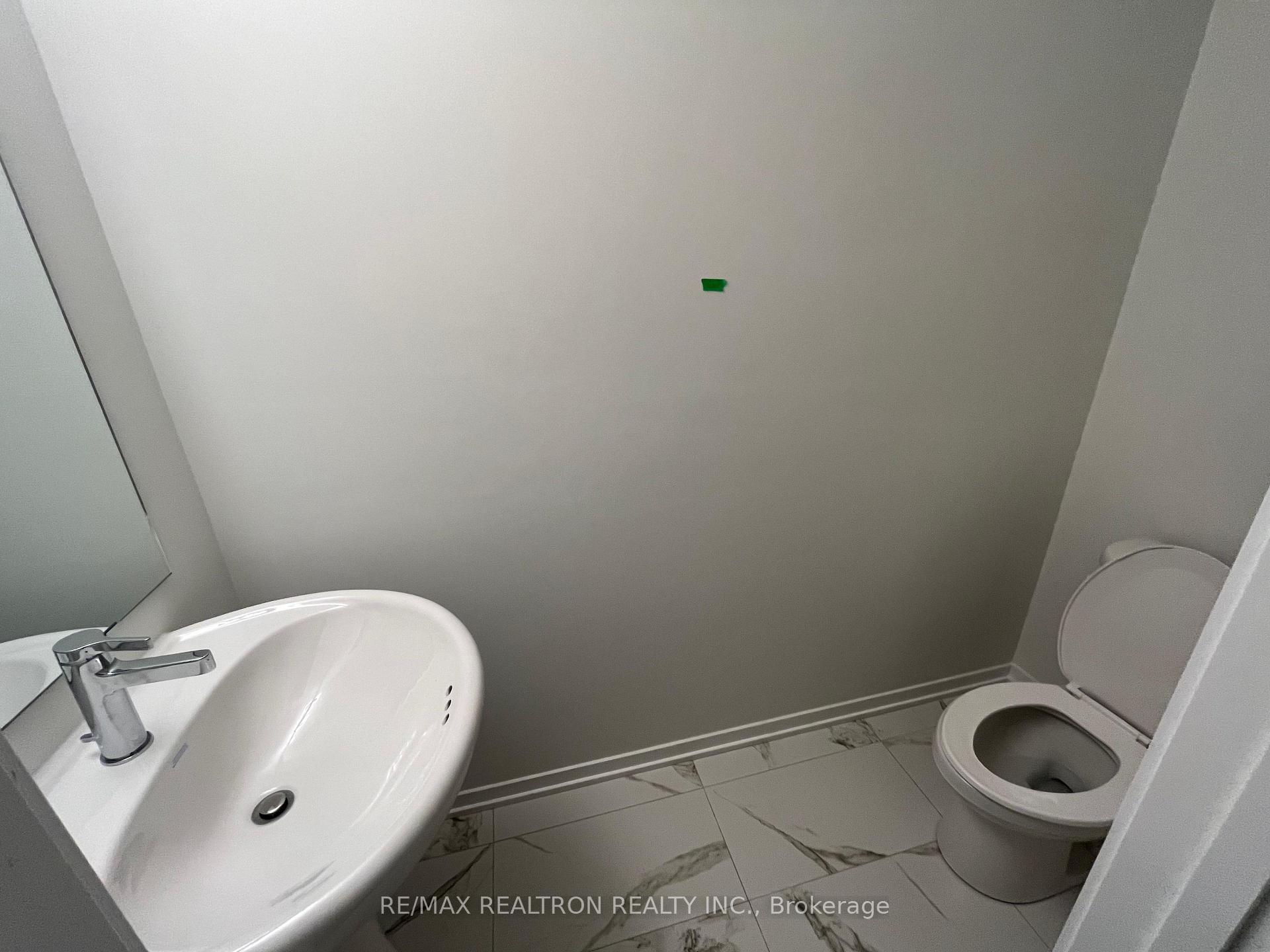 Photo 4 of Unit 306, 130 Honeycrisp Crescent, Vaughan, Vaughan Corporate Centre — HOMEH