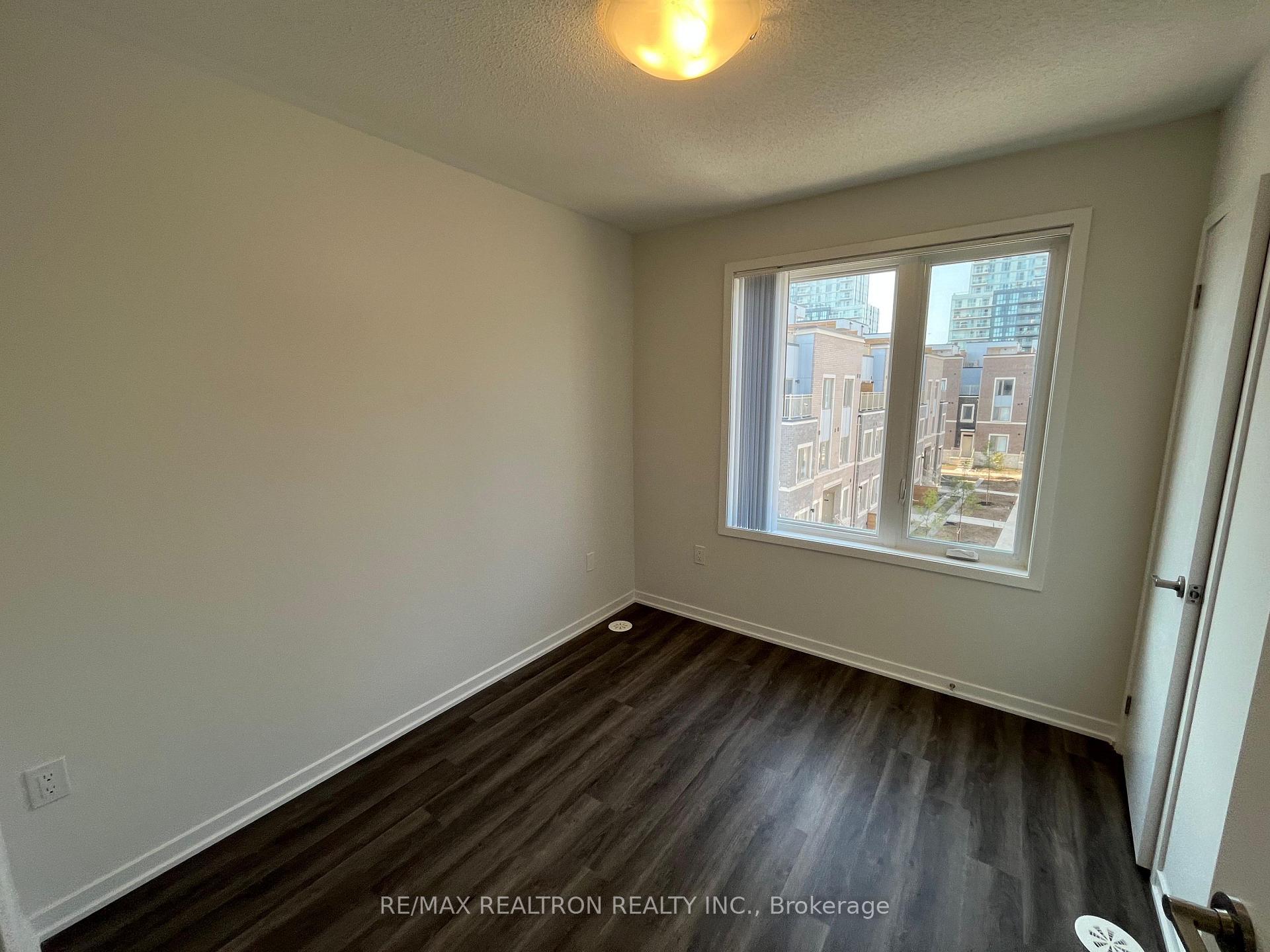 Photo 7 of Unit 306, 130 Honeycrisp Crescent, Vaughan, Vaughan Corporate Centre — HOMEH