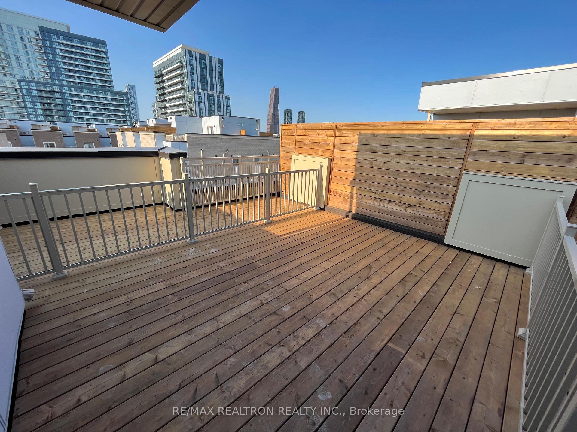 Photo 12 of Unit 306, 130 Honeycrisp Crescent, Vaughan, Vaughan Corporate Centre — HOMEH