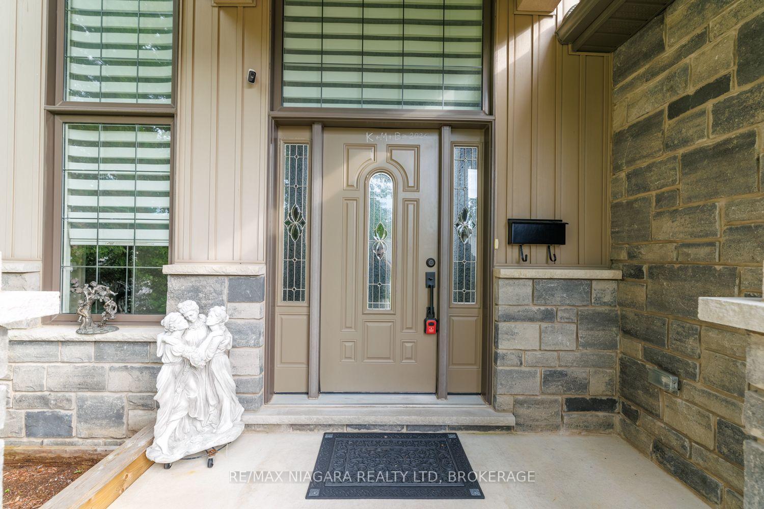 Photo 2 of 7653 Mulhern Street, Niagara Falls, Ascot — HOMEH