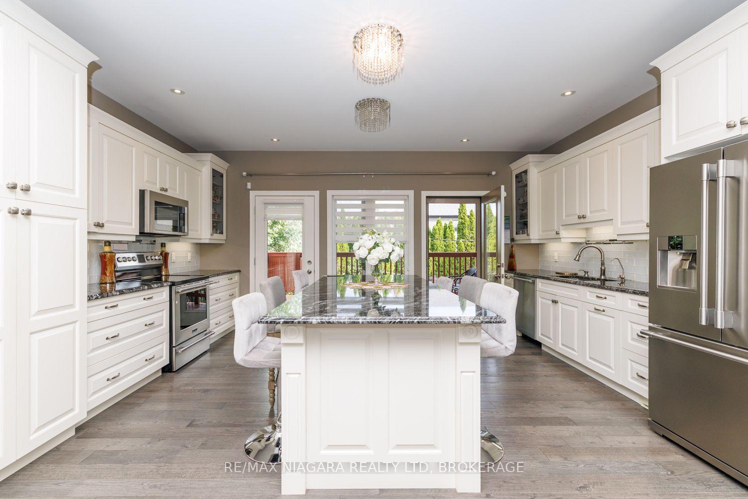 Photo 5 of 7653 Mulhern Street, Niagara Falls, Ascot — HOMEH