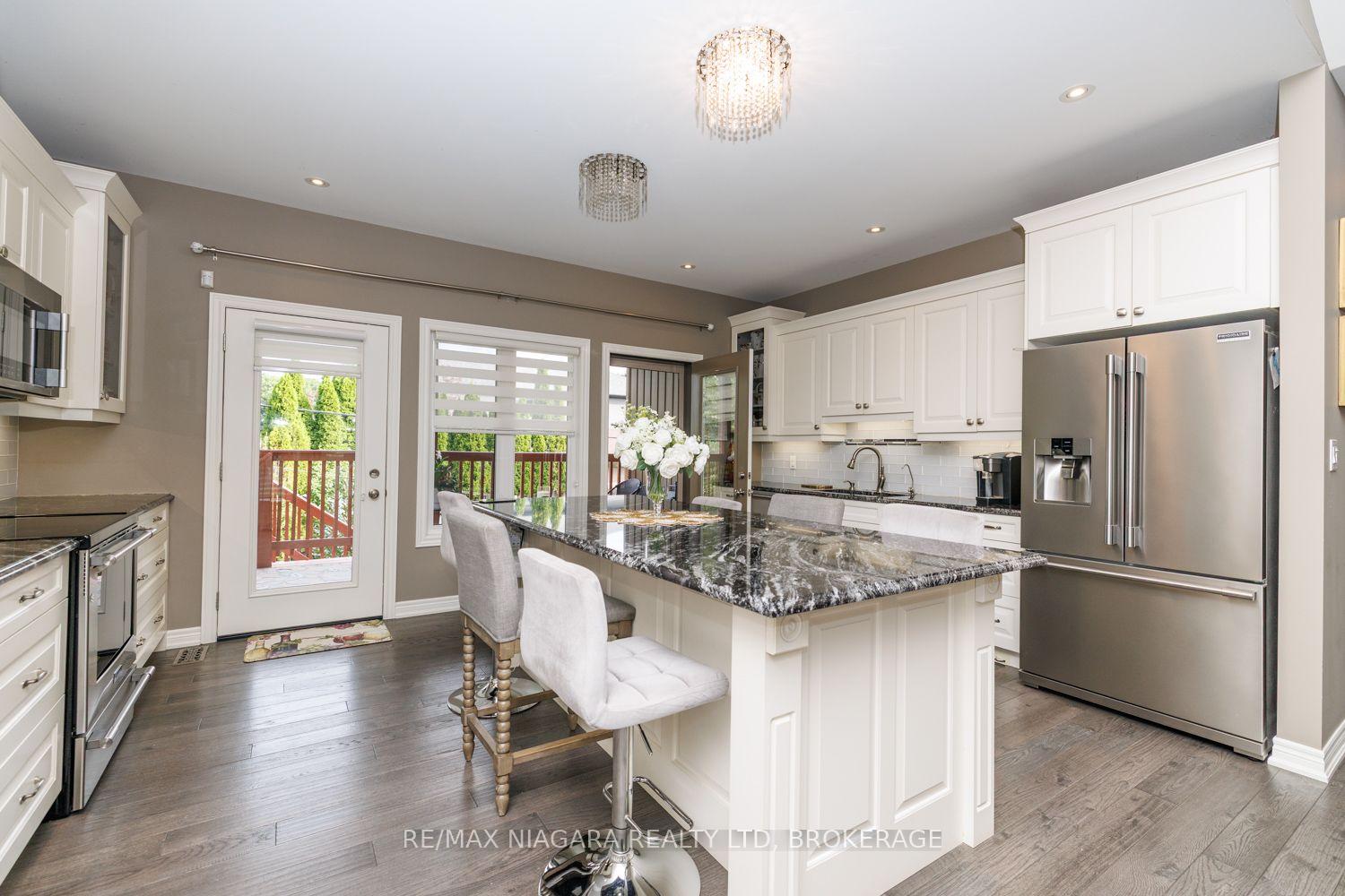 Photo 6 of 7653 Mulhern Street, Niagara Falls, Ascot — HOMEH