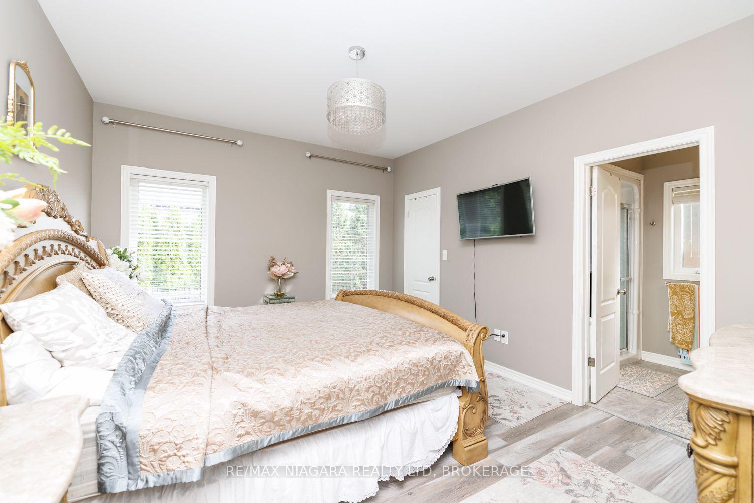 Photo 12 of 7653 Mulhern Street, Niagara Falls, Ascot — HOMEH