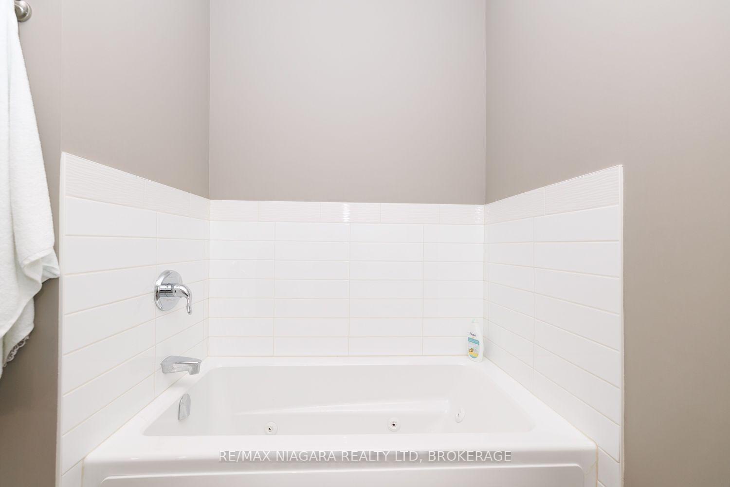 Photo 19 of 7653 Mulhern Street, Niagara Falls, Ascot — HOMEH