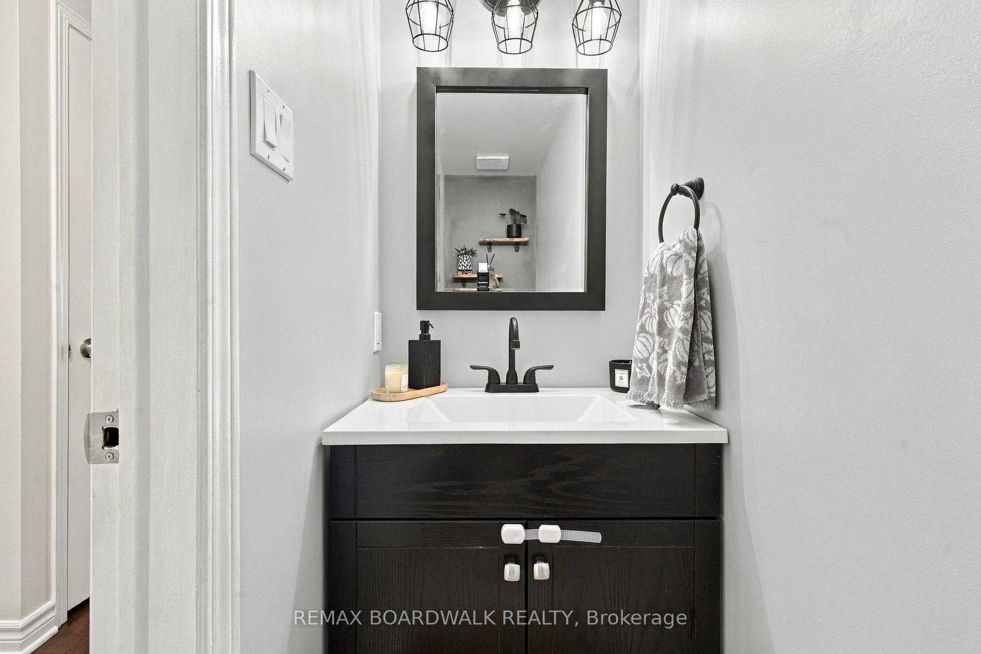 Photo 9 of 27 Woodpark Way, Ottawa, Barrhaven - Longfields — HOMEH
