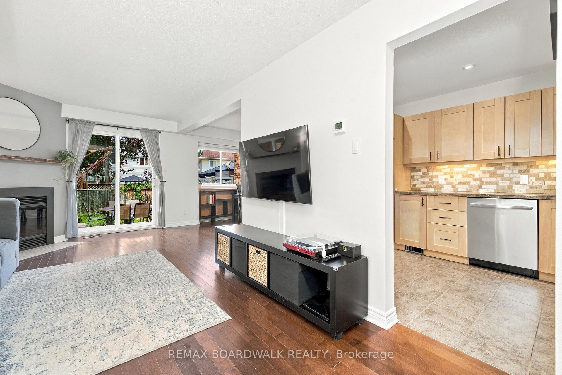 Photo 10 of 27 Woodpark Way, Ottawa, Barrhaven - Longfields — HOMEH