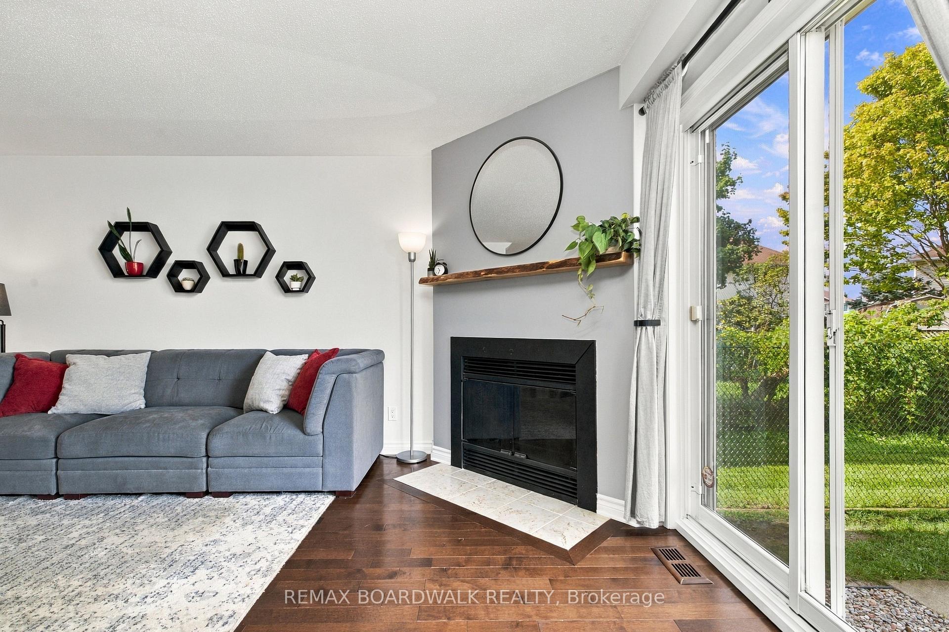 Photo 12 of 27 Woodpark Way, Ottawa, Barrhaven - Longfields — HOMEH