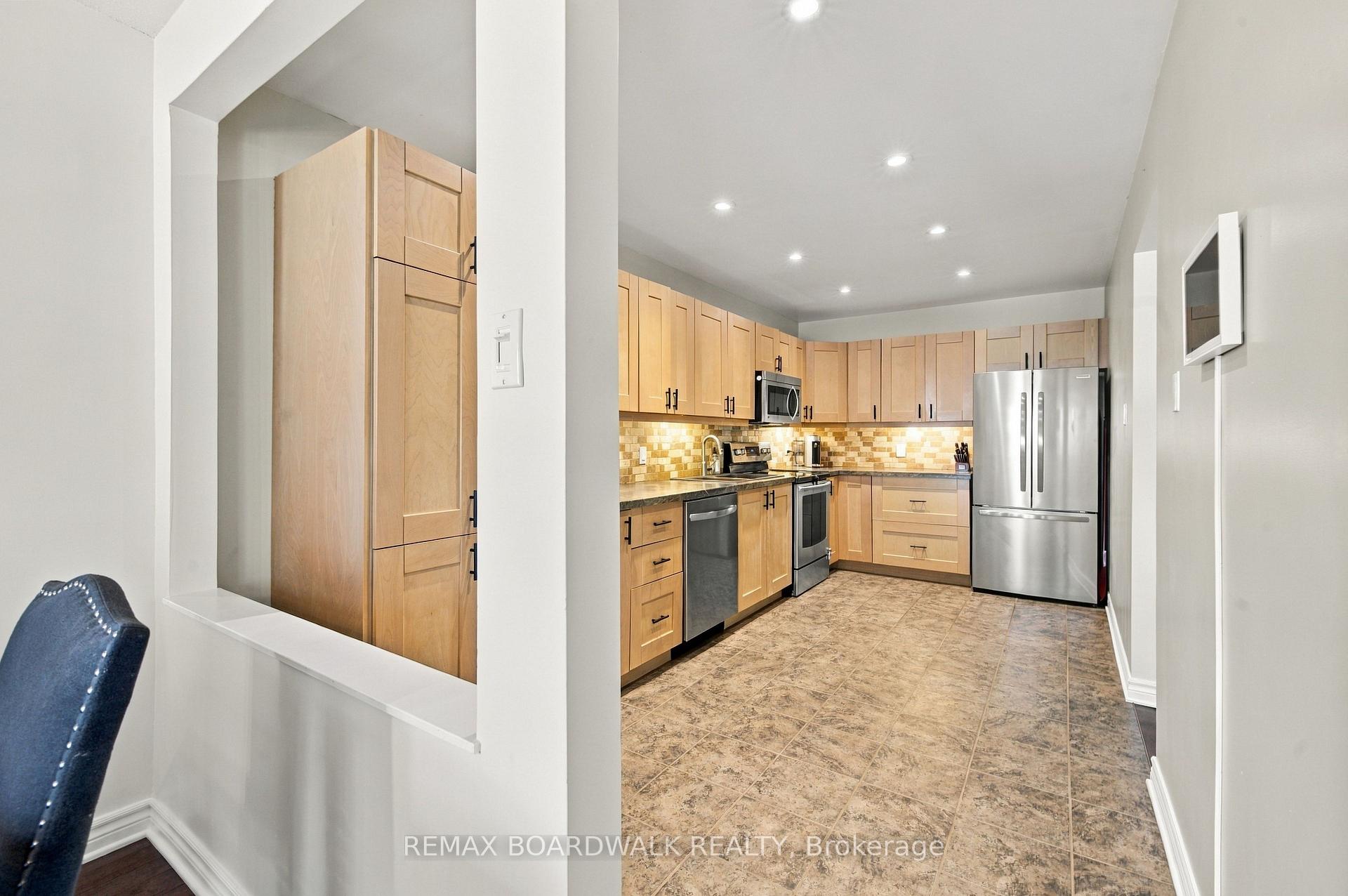 Photo 15 of 27 Woodpark Way, Ottawa, Barrhaven - Longfields — HOMEH