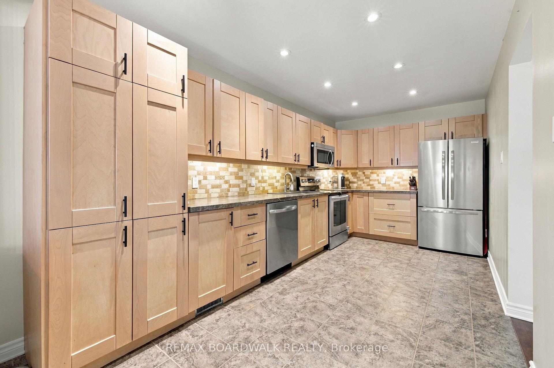 Photo 16 of 27 Woodpark Way, Ottawa, Barrhaven - Longfields — HOMEH