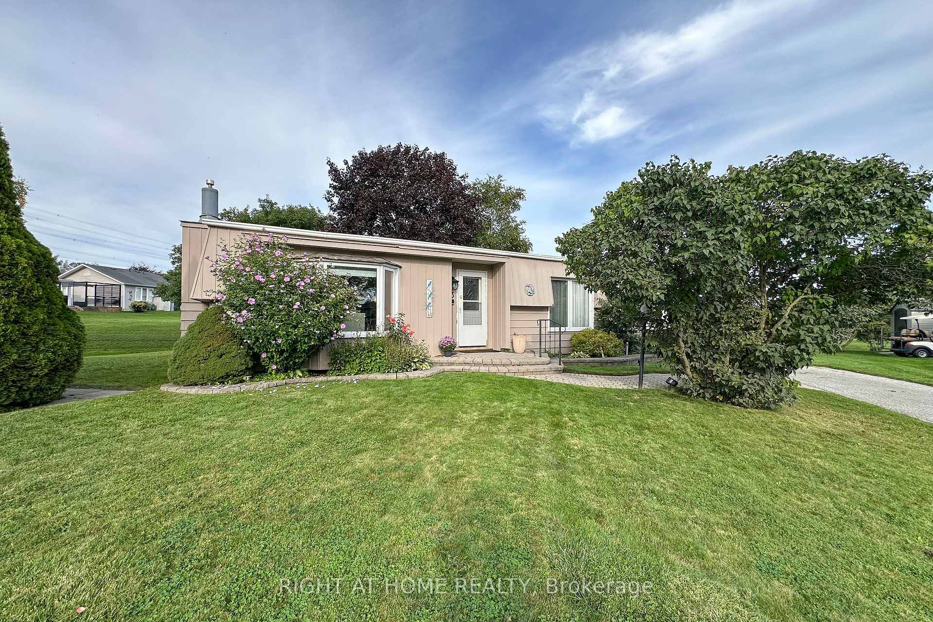 Photo 1 of 13 Cornerbrook Court, Clarington, Newcastle — HOMEH