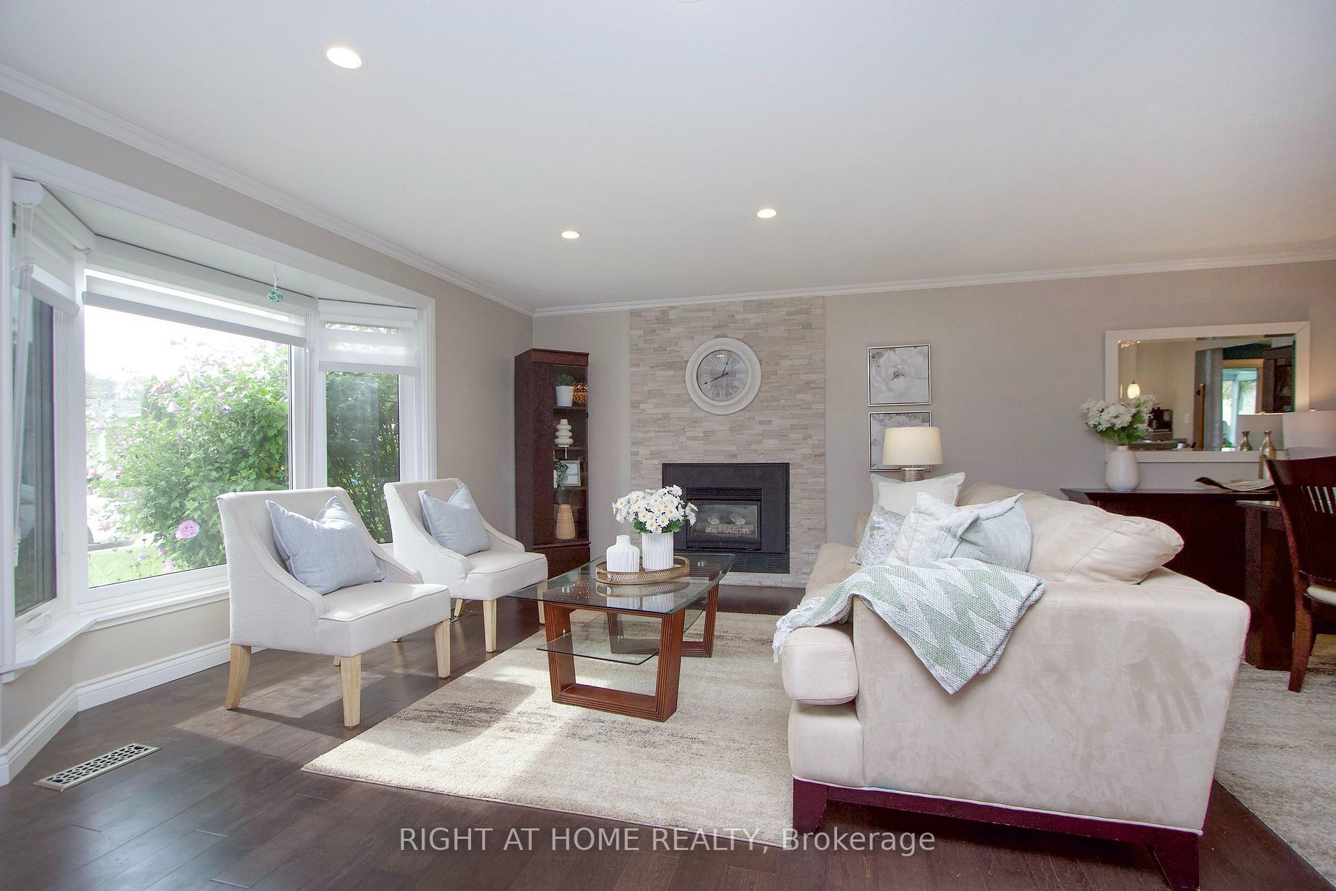 Photo 4 of 13 Cornerbrook Court, Clarington, Newcastle — HOMEH
