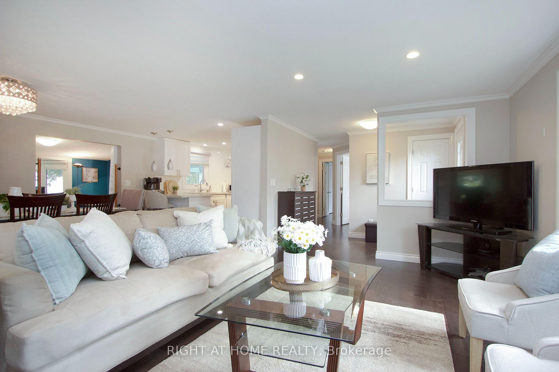 Photo 7 of 13 Cornerbrook Court, Clarington, Newcastle — HOMEH