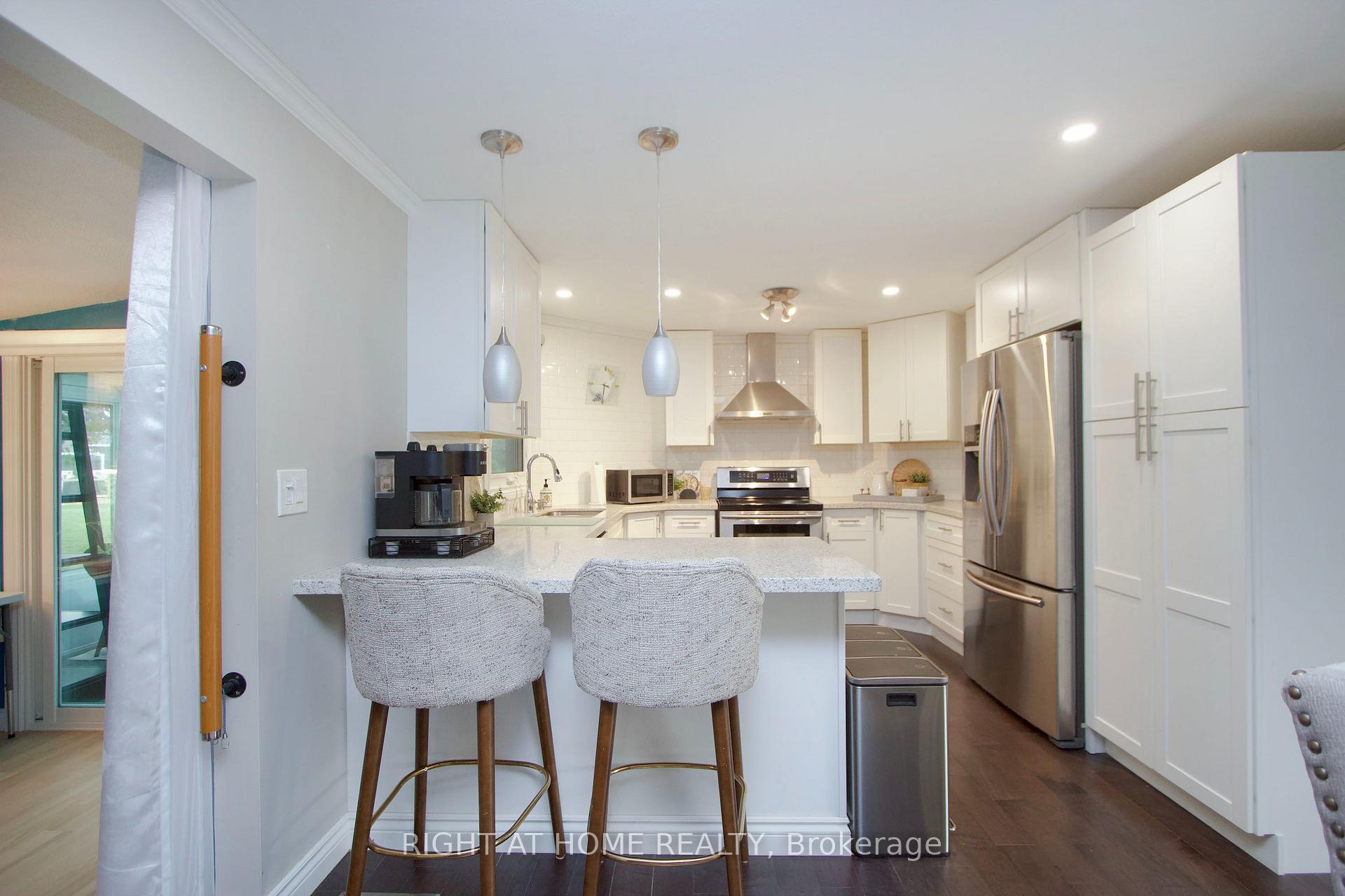 Photo 10 of 13 Cornerbrook Court, Clarington, Newcastle — HOMEH
